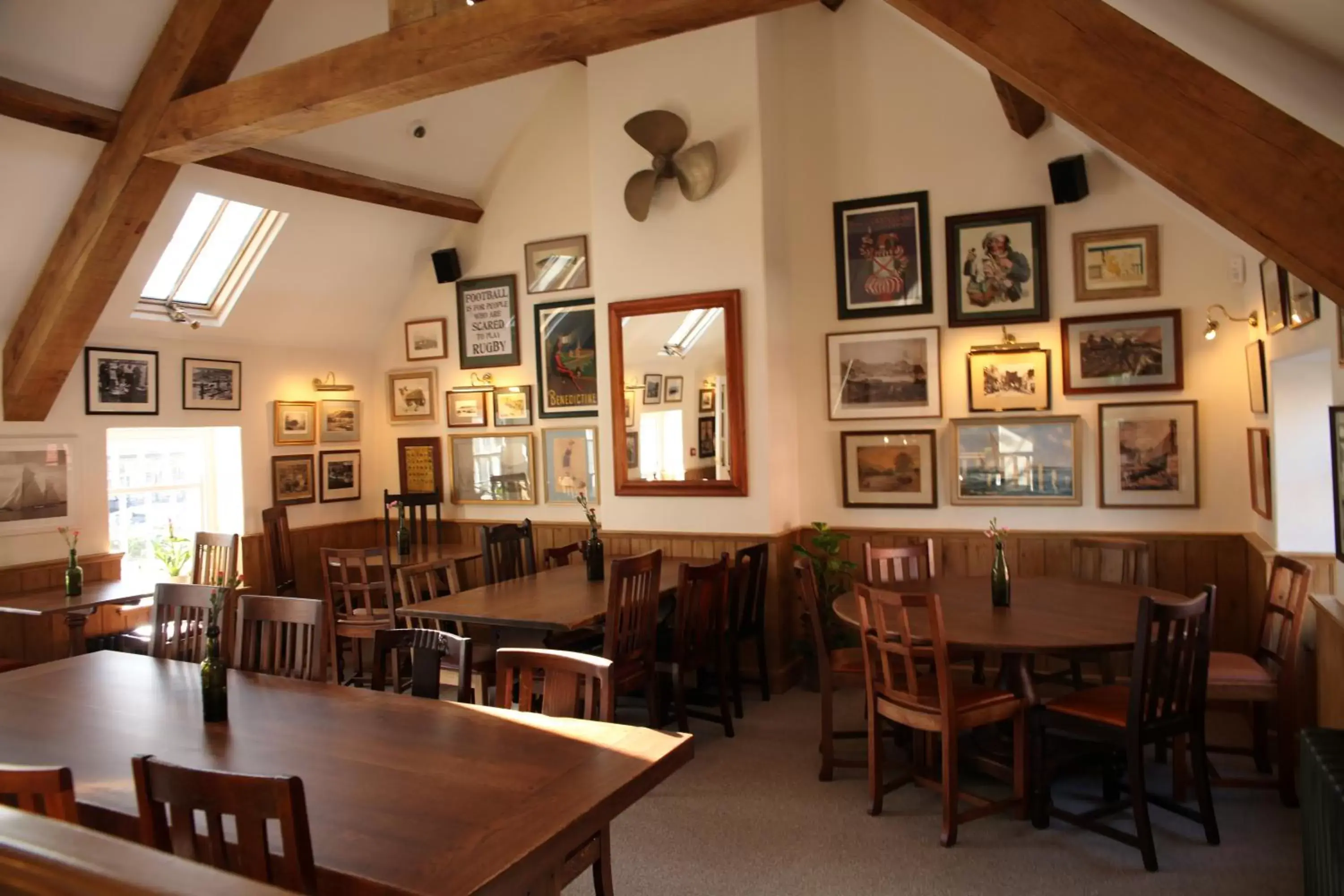 Lounge or bar, Restaurant/Places to Eat in The Erskine Arms