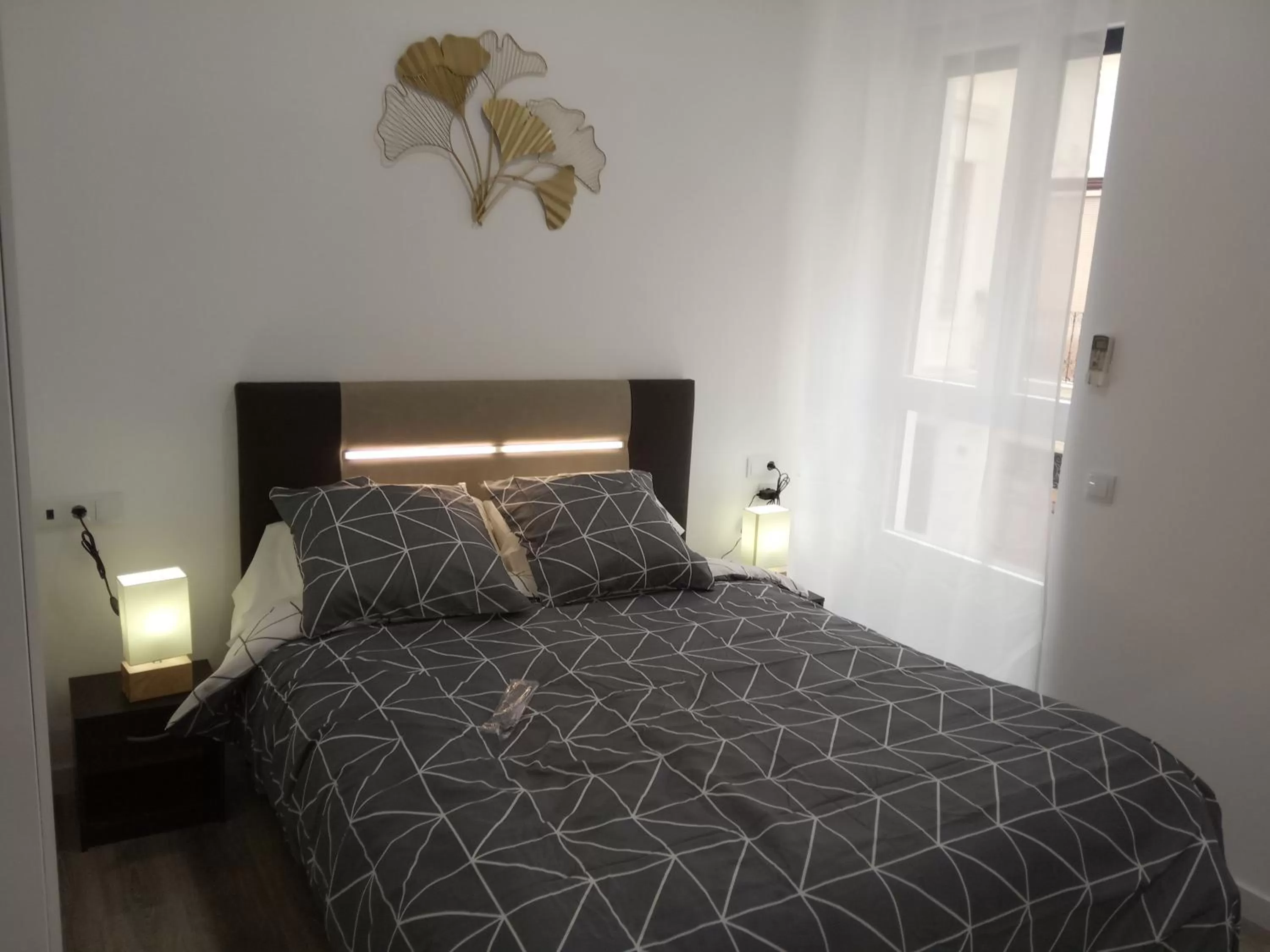 Bedroom, Bed in Alicante Center Apart