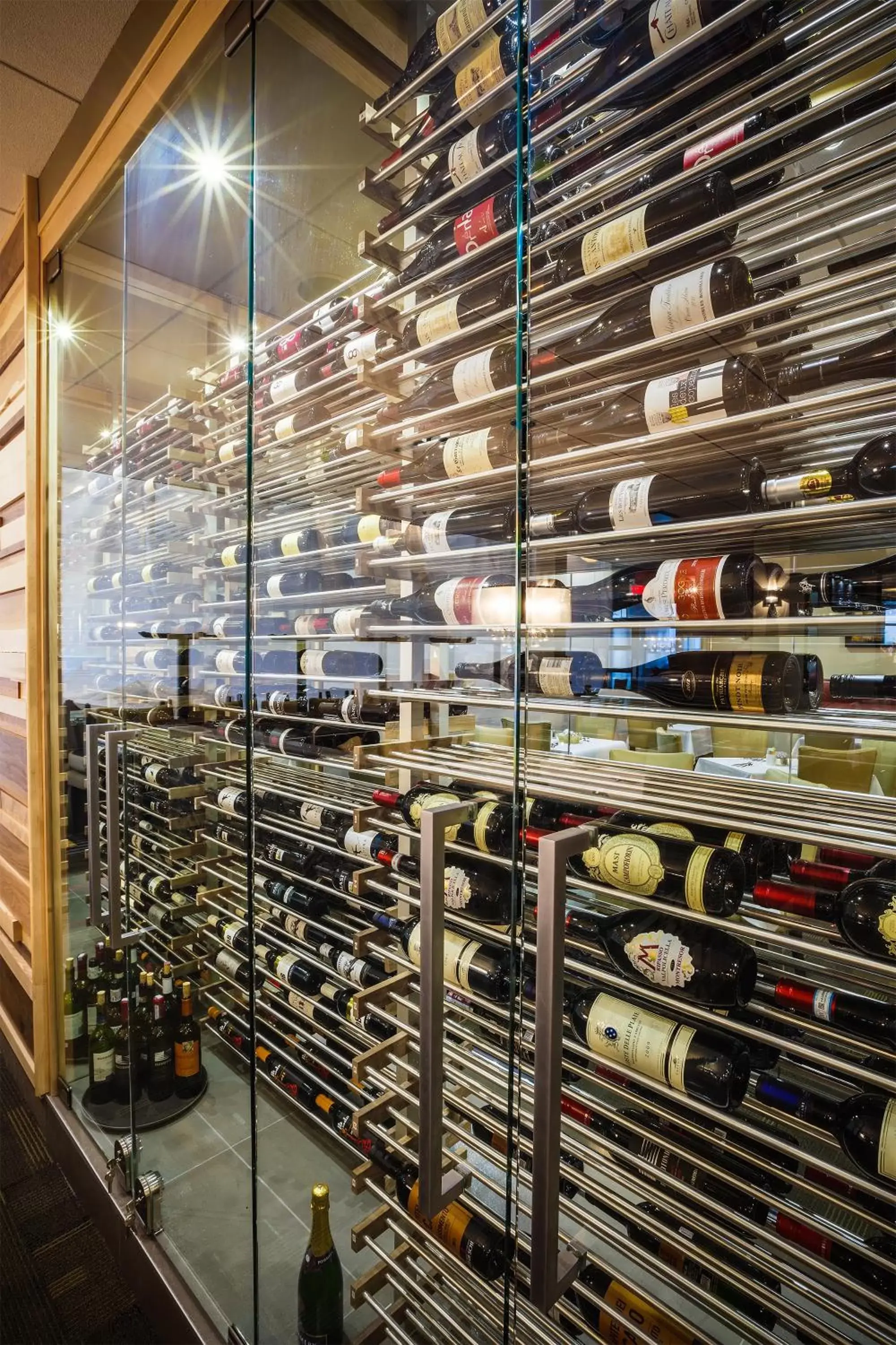 Restaurant/places to eat in Hotel Ambassadeur et Suites Restaurant/places to eat in Hotel Ambassadeur et Suites