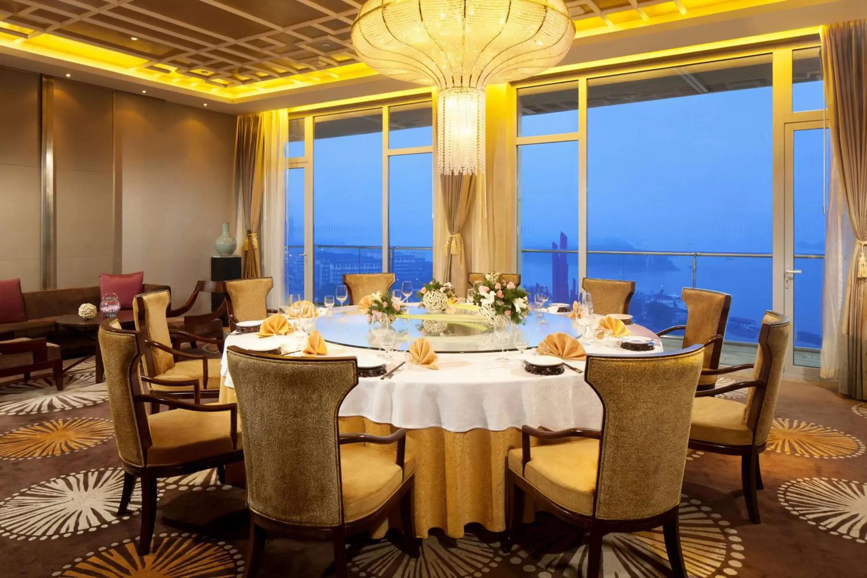 Dining area, Restaurant/Places to Eat in Hilton Nanjing Riverside