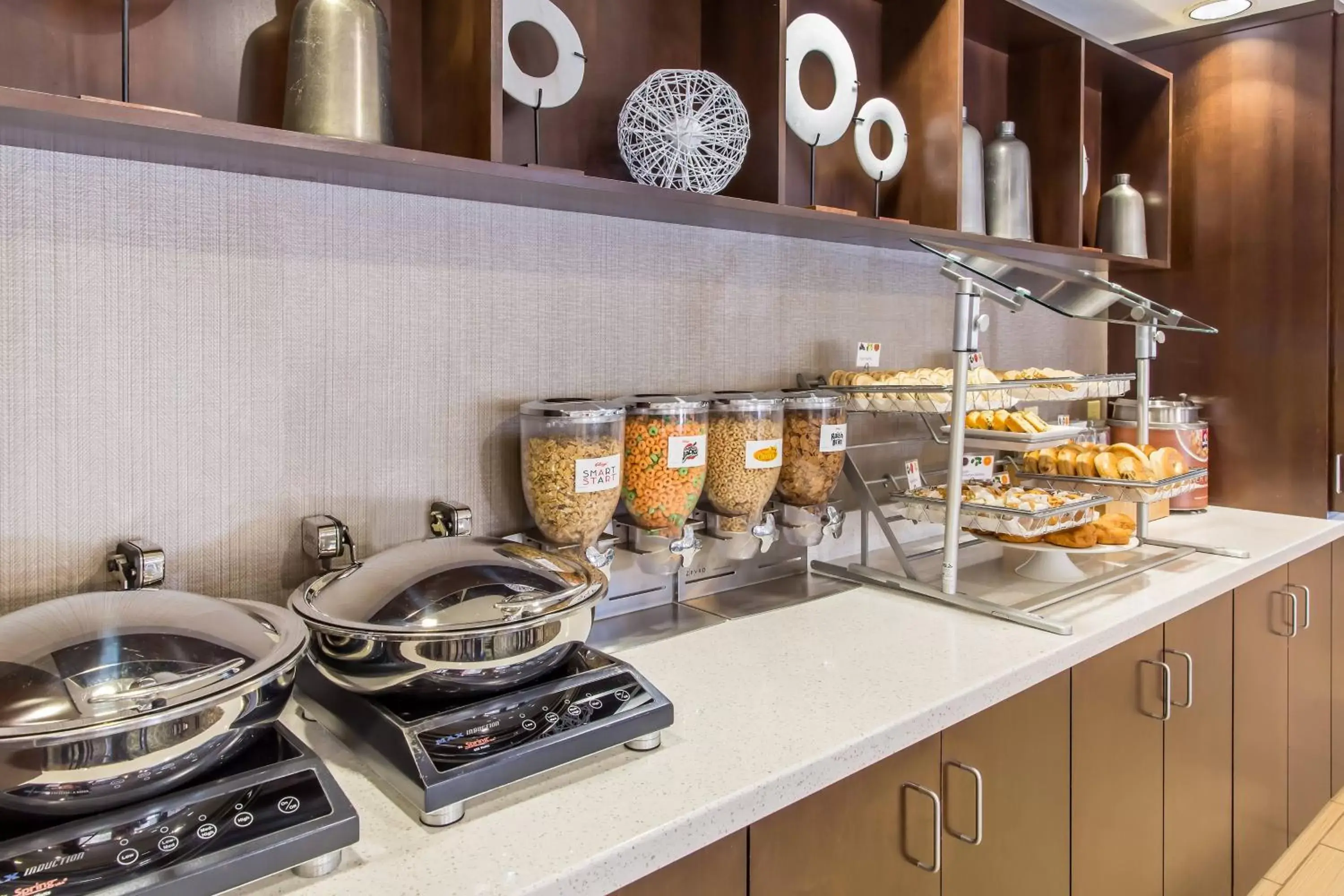 Breakfast, Kitchen/Kitchenette in SpringHill Suites by Marriott Houston Brookhollow