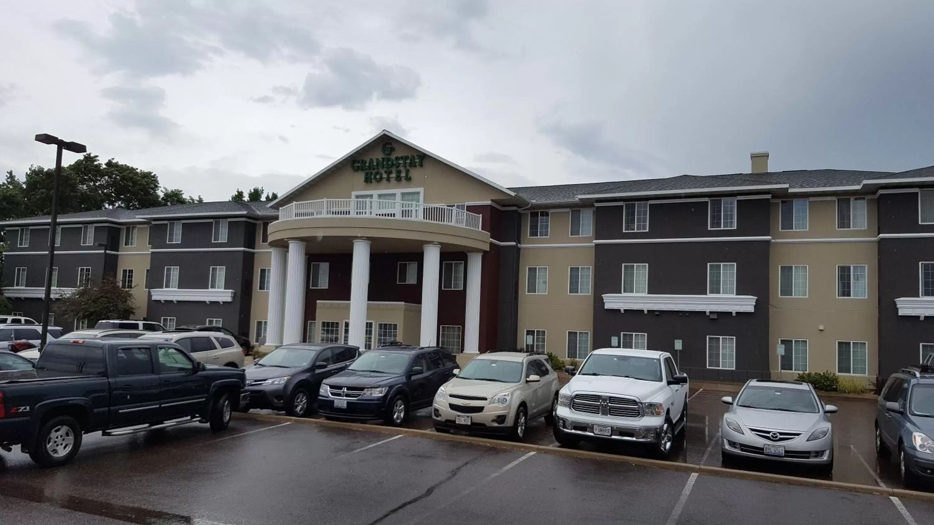 Property Building in GrandStay Residential Suites Hotel - Eau Claire