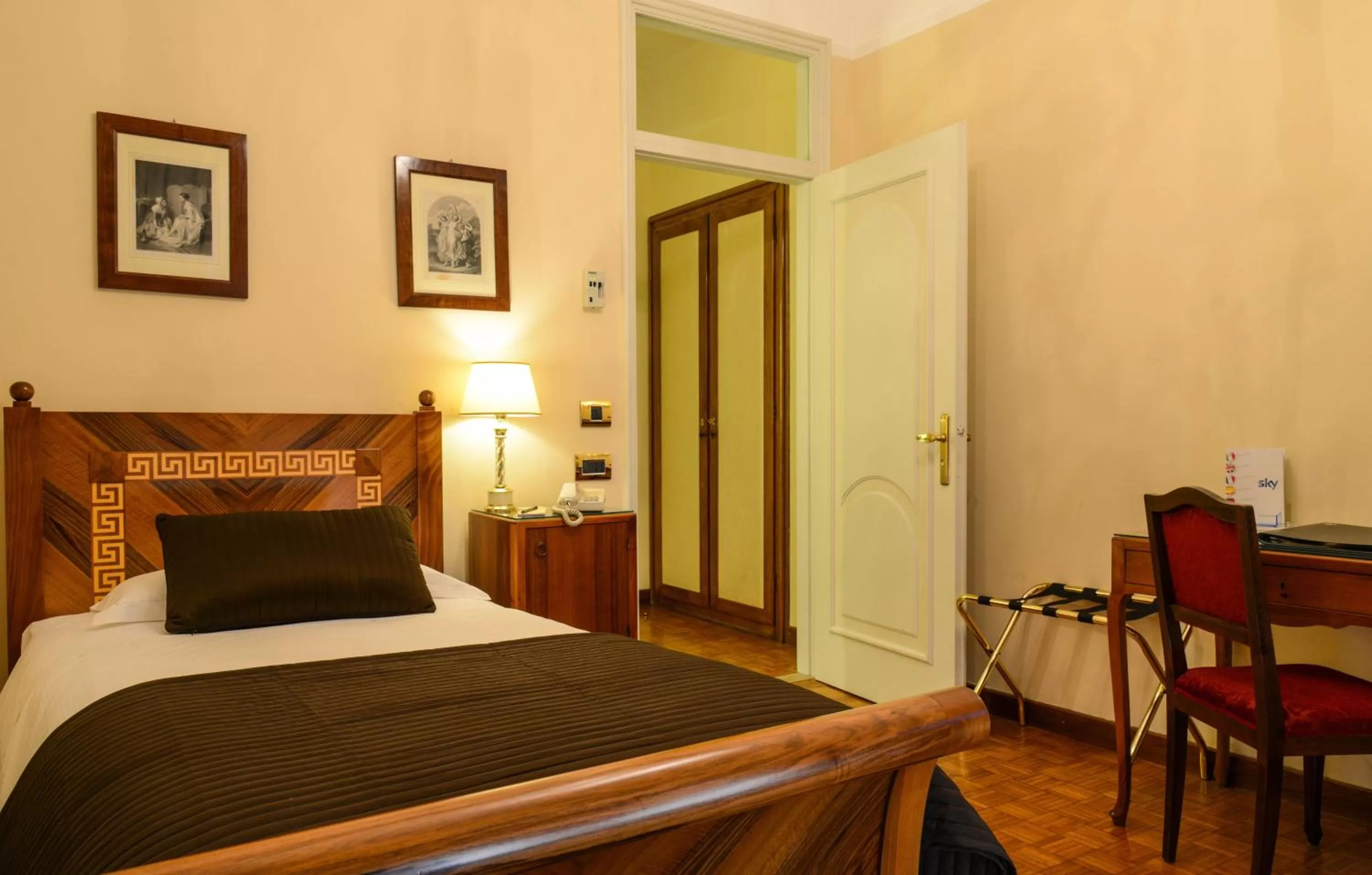 Bedroom, Bed in Hotel Vittoria