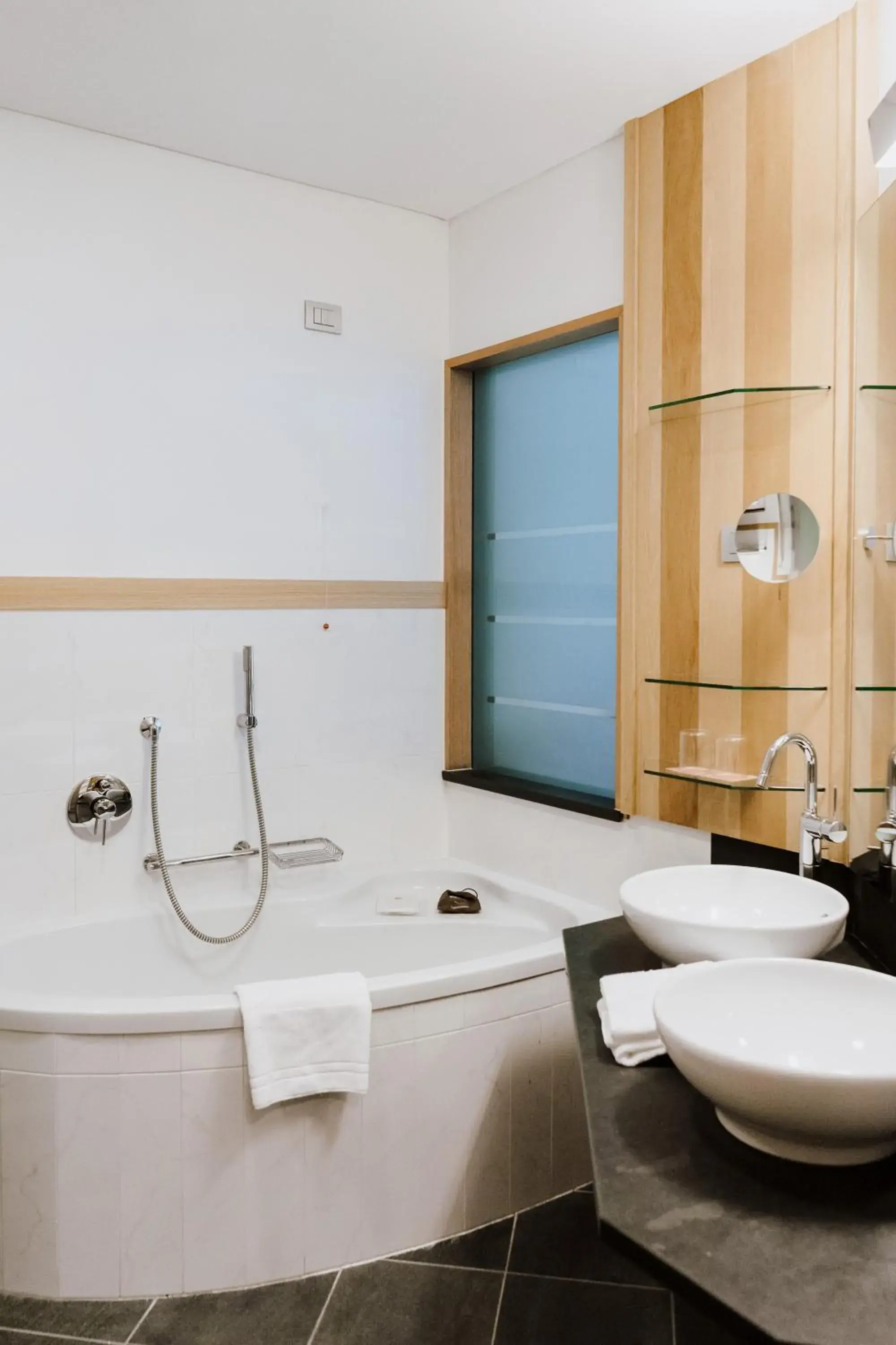 Shower, Bathroom in Hotel Lac Salin Spa & Mountain Resort