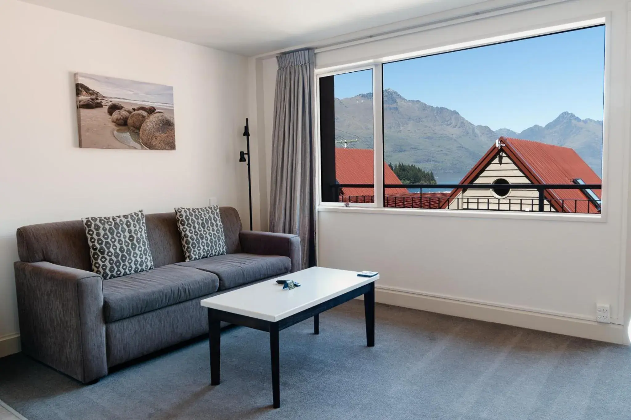 Living room, Mountain View in Turner Heights Townhouses