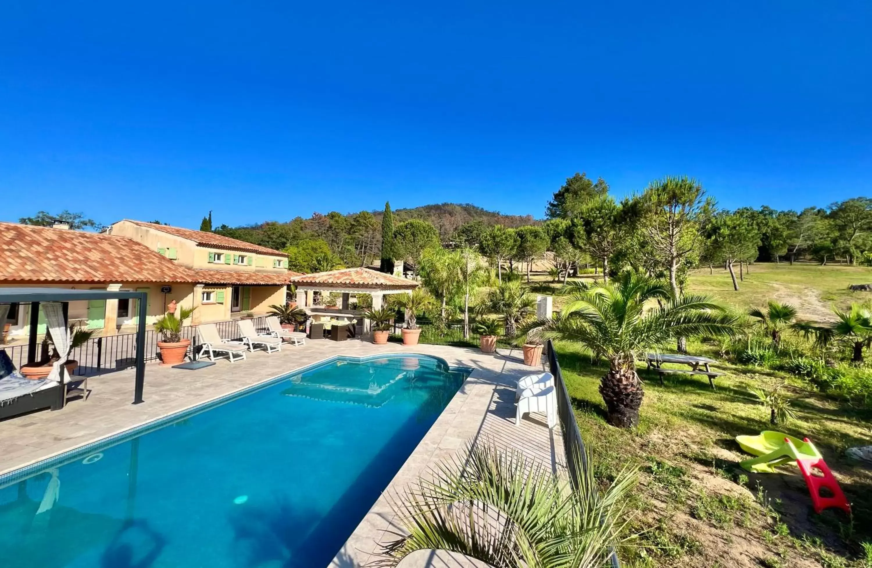 Property building, Swimming Pool in Villa La Source 83 - room close to St Tropez