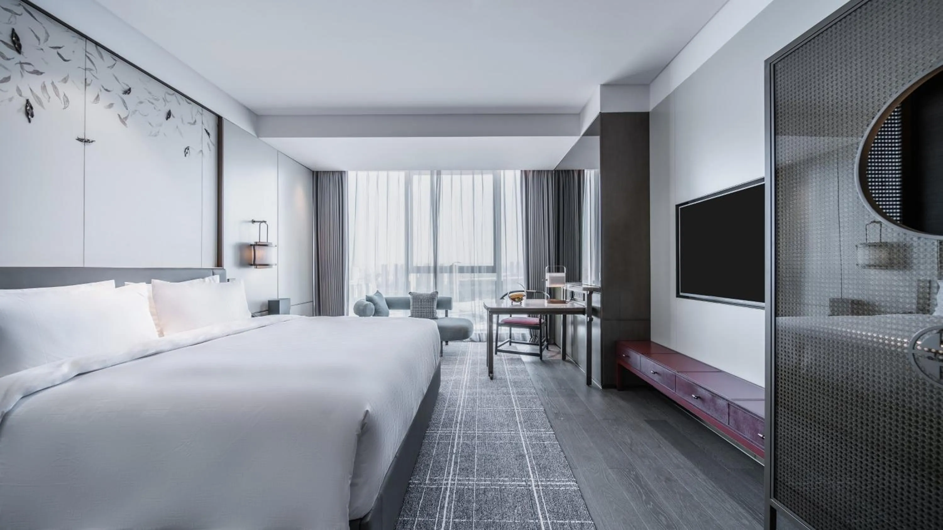 Photo of the whole room, Bed in HUALUXE Xi'an Chanba by IHG-西安浐灞华邑酒店-Near Xi'an International Convention Exhibition Center and Shopping mall and The Romantic show of Xi'an-Free Luggage Storage-English Service