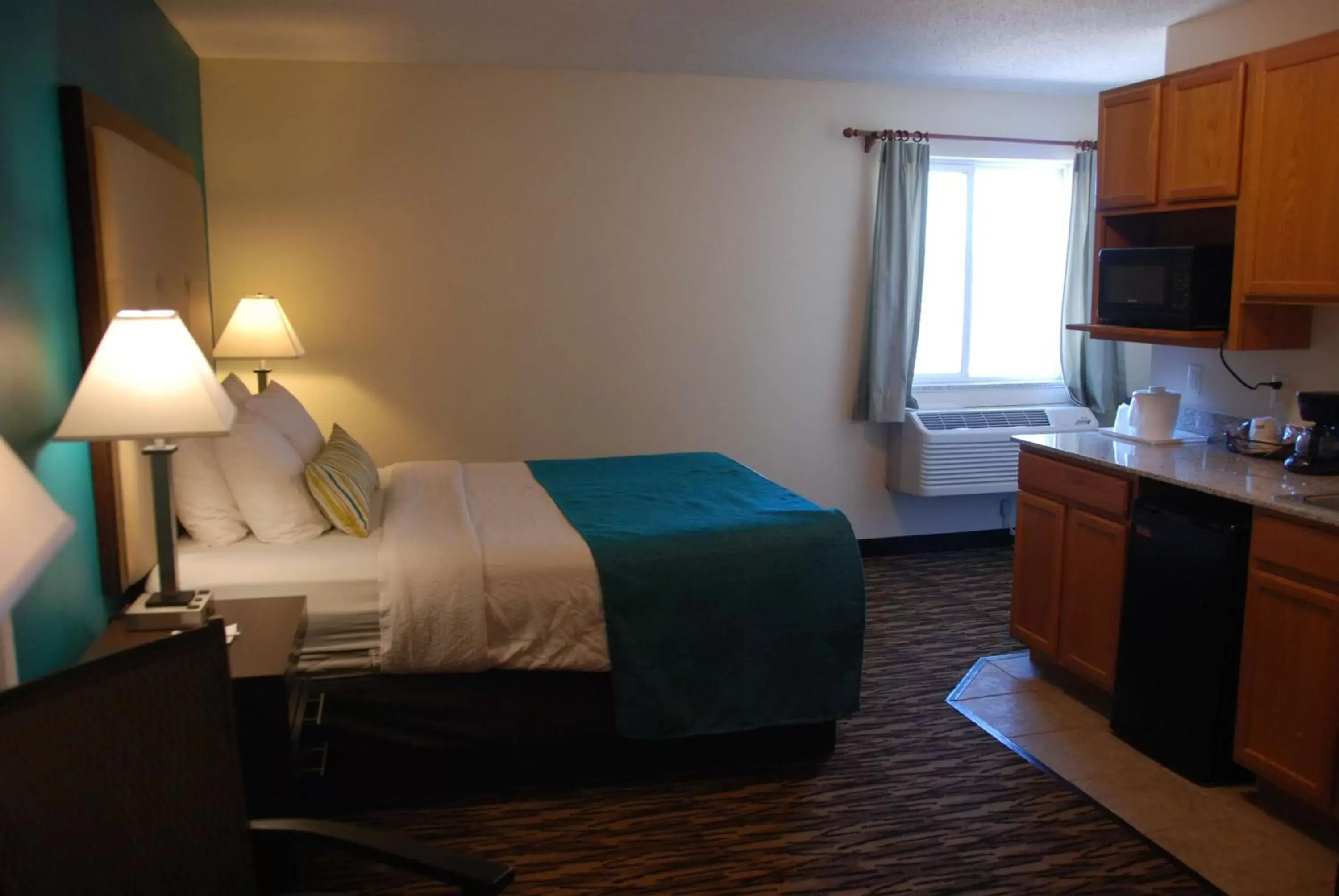 Photo of the whole room, Bed in Best Western Baraboo Inn