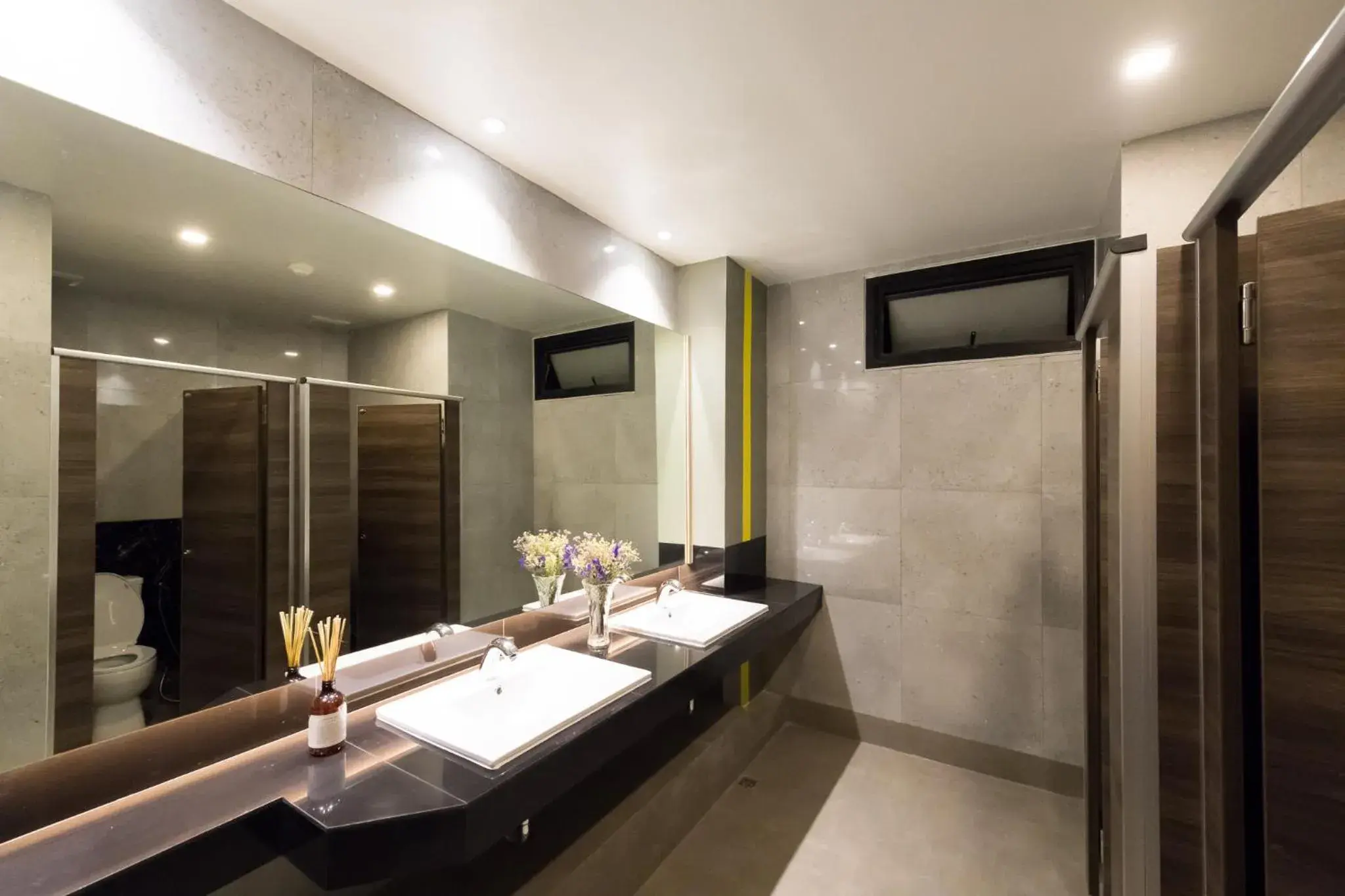 Toilet, Bathroom in Tarawish Hotel
