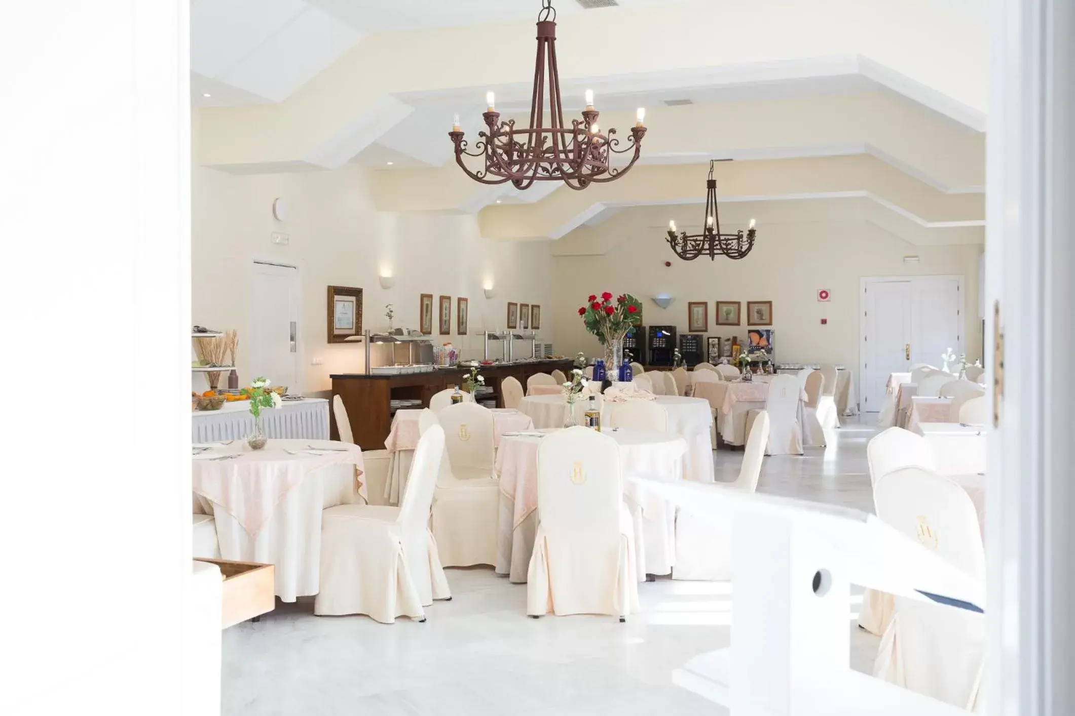 Restaurant/places to eat, Banquet Facilities in Guadacorte Park