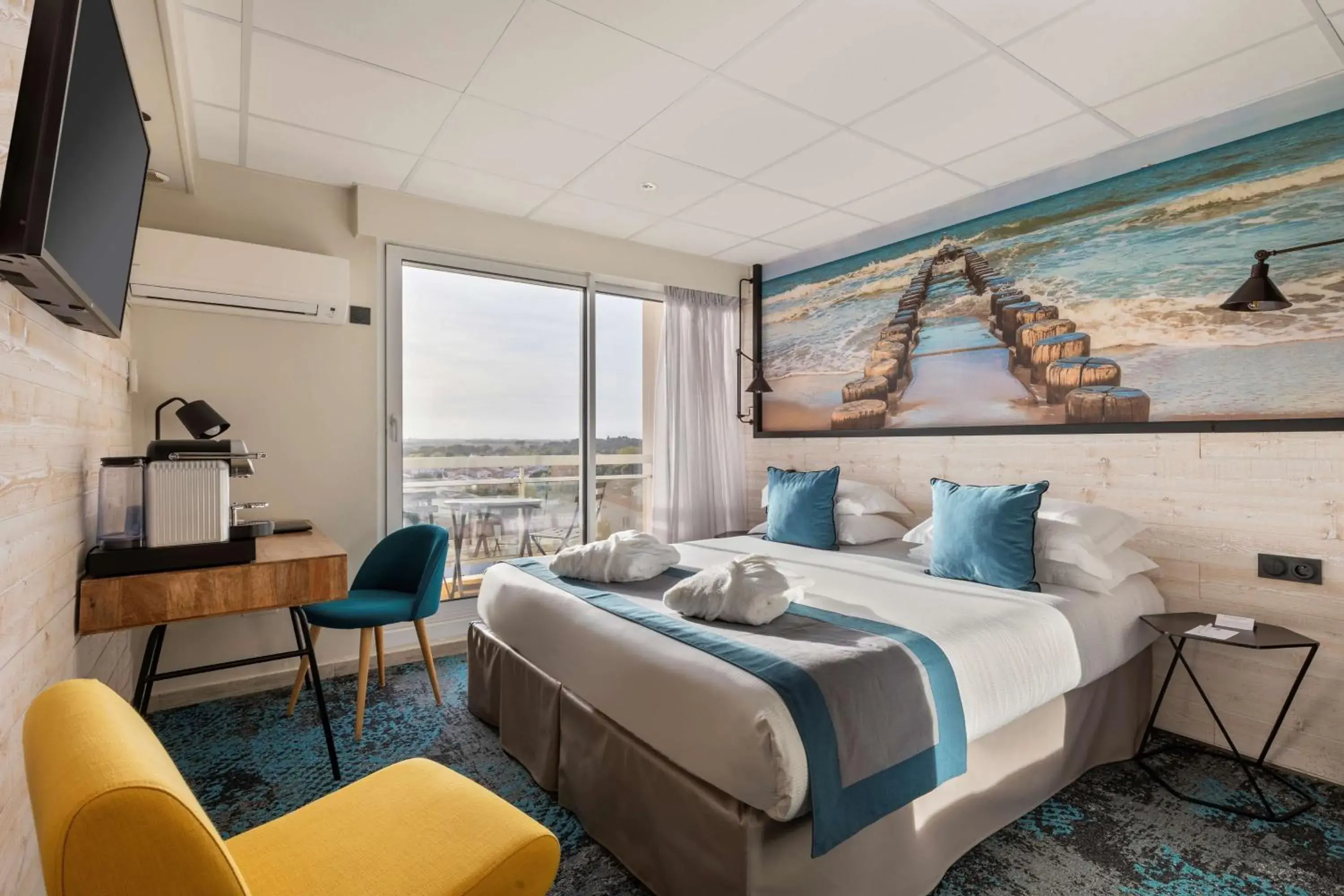Comfort King Room with Mountain View - single occupancy in Best Western Plus Hotel Canet-Plage Comfort King Room with Mountain View - single occupancy in Best Western Plus Hotel Canet-Plage