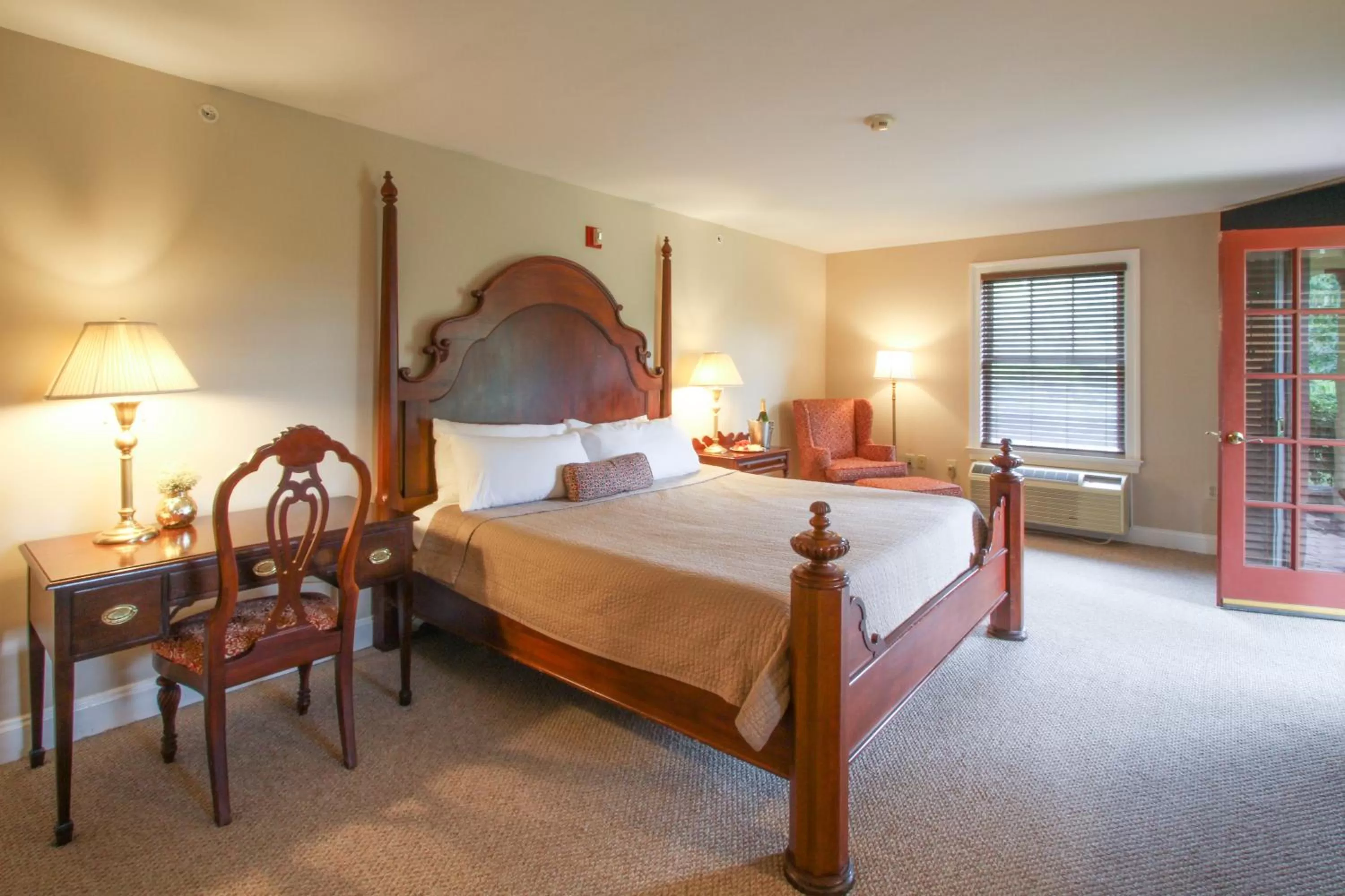 Bedroom, Bed in Joseph Ambler Inn