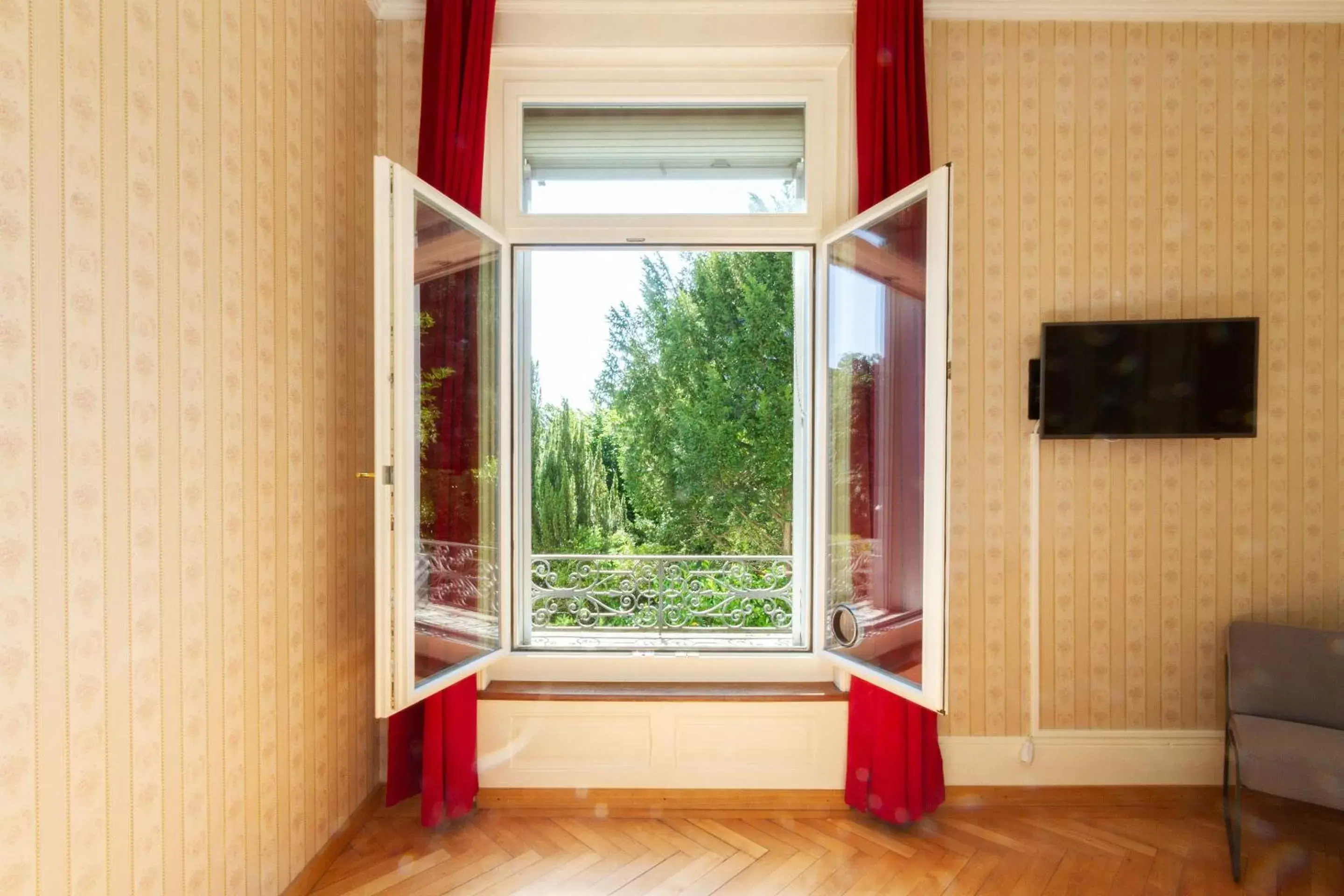 Garden view in Hotel Beau Séjour Lucerne