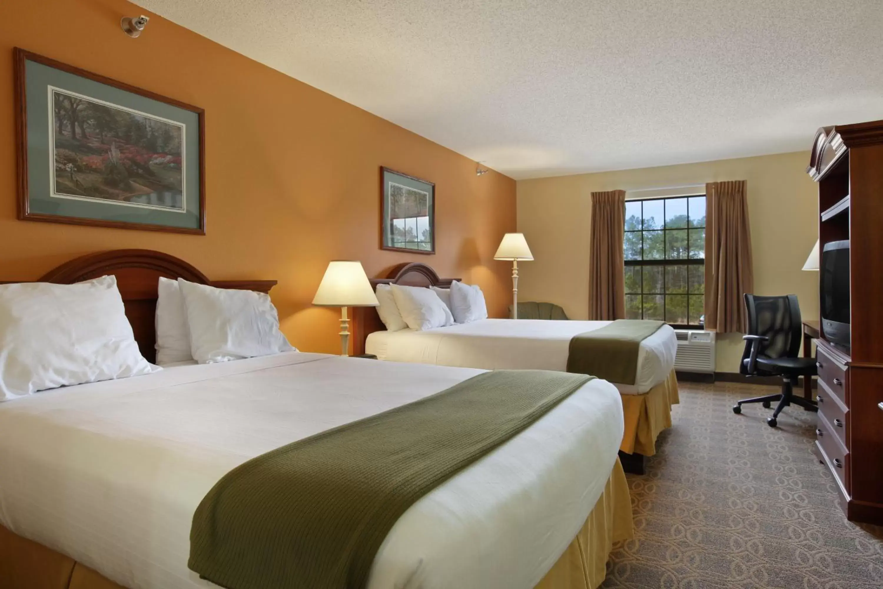 Photo of the whole room, Bed in Days Inn by Wyndham Shallotte