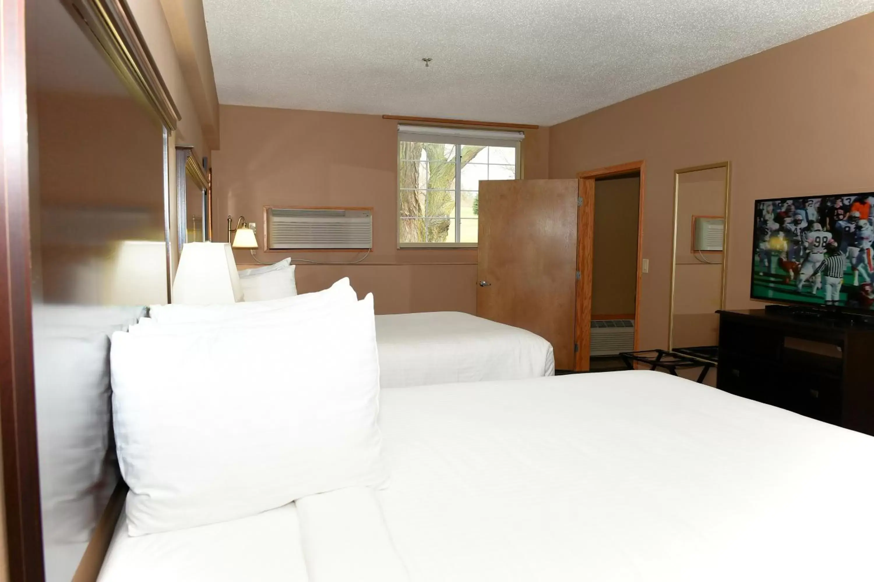 Bed in Cobblestone Inn & Suites - Denison | Majestic Hills