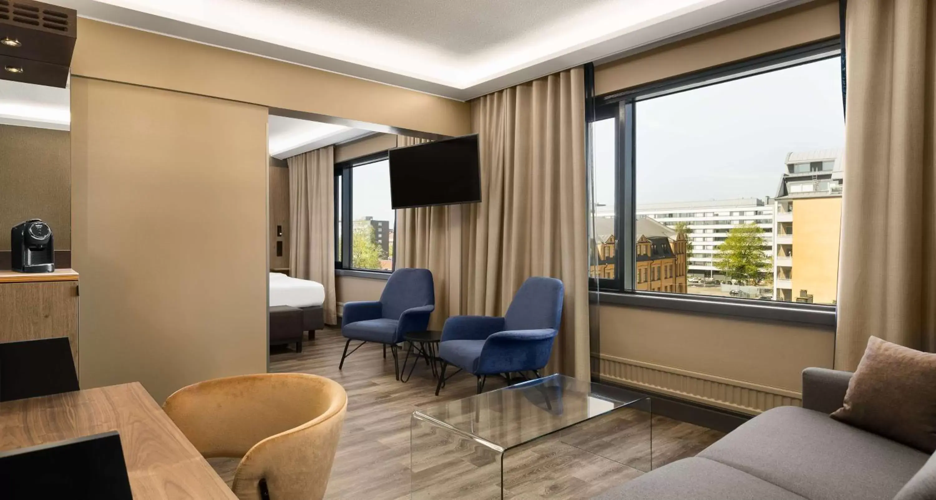 Living room, Seating Area in Radisson Blu Marina Palace Hotel, Turku