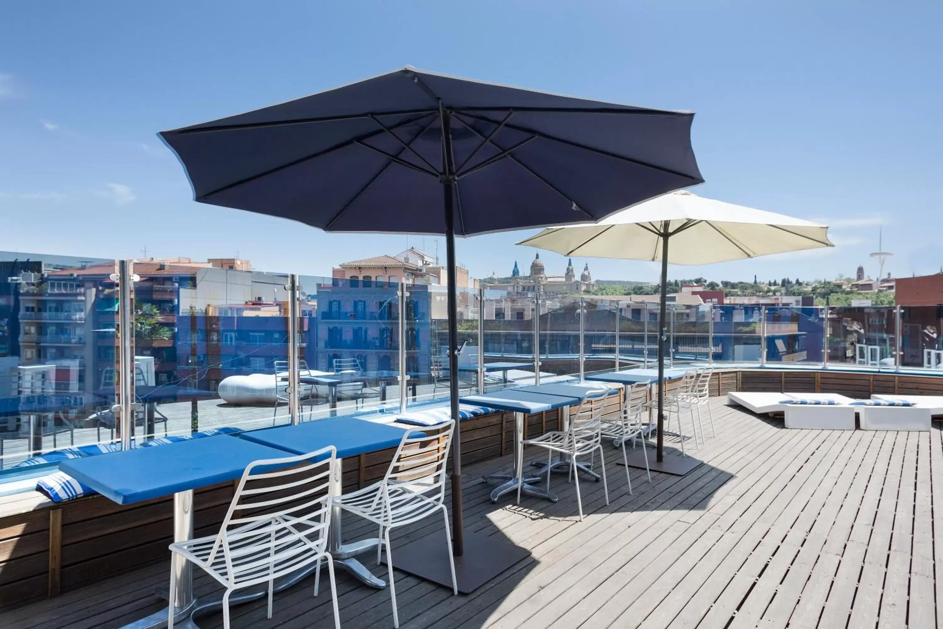 Solarium, Swimming Pool in Hotel Acta Azul Barcelona