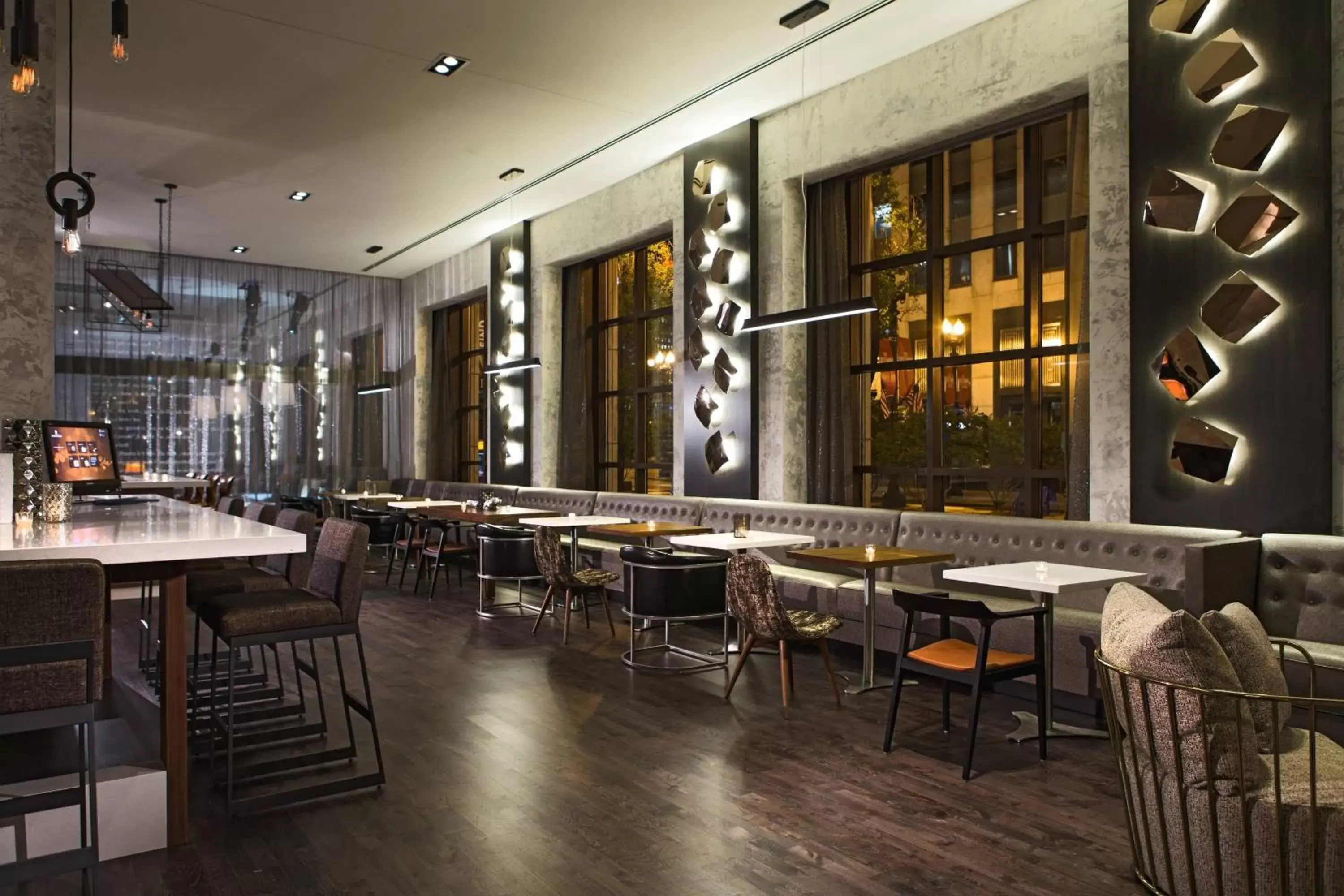 Lounge or bar, Restaurant/Places to Eat in Renaissance Chicago Downtown Hotel