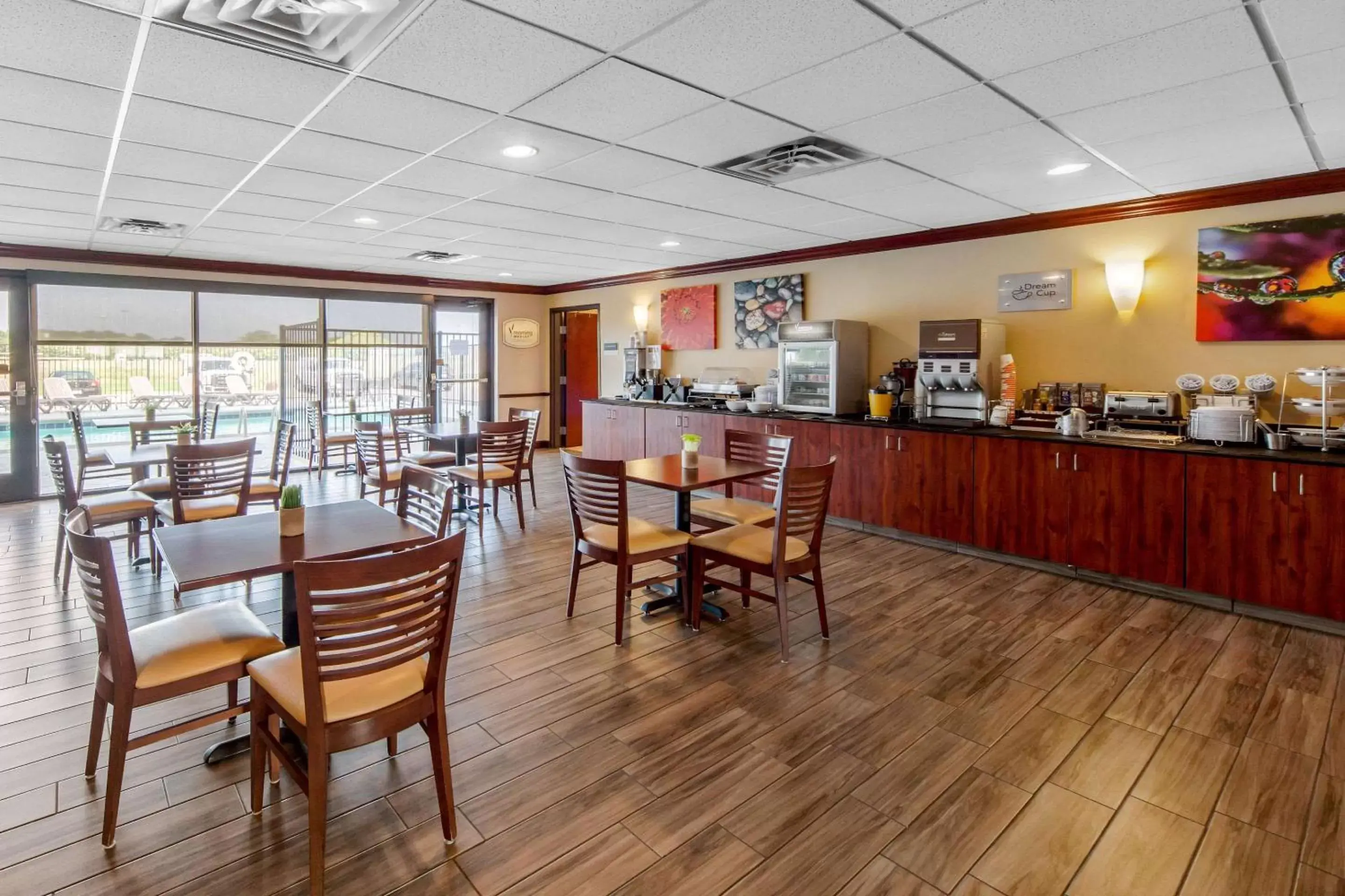 Restaurant/Places to Eat in Sleep Inn & Suites Norman near University
