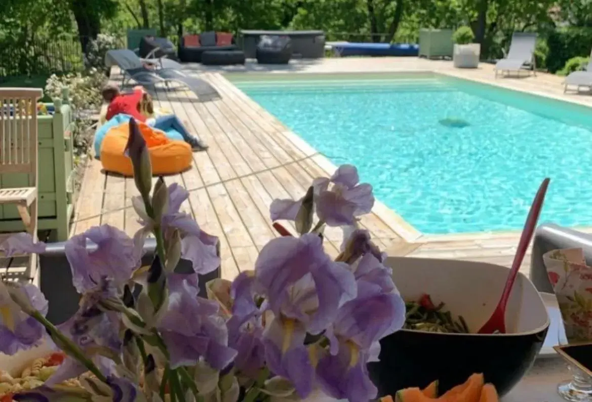 Swimming Pool in L'Orangerie