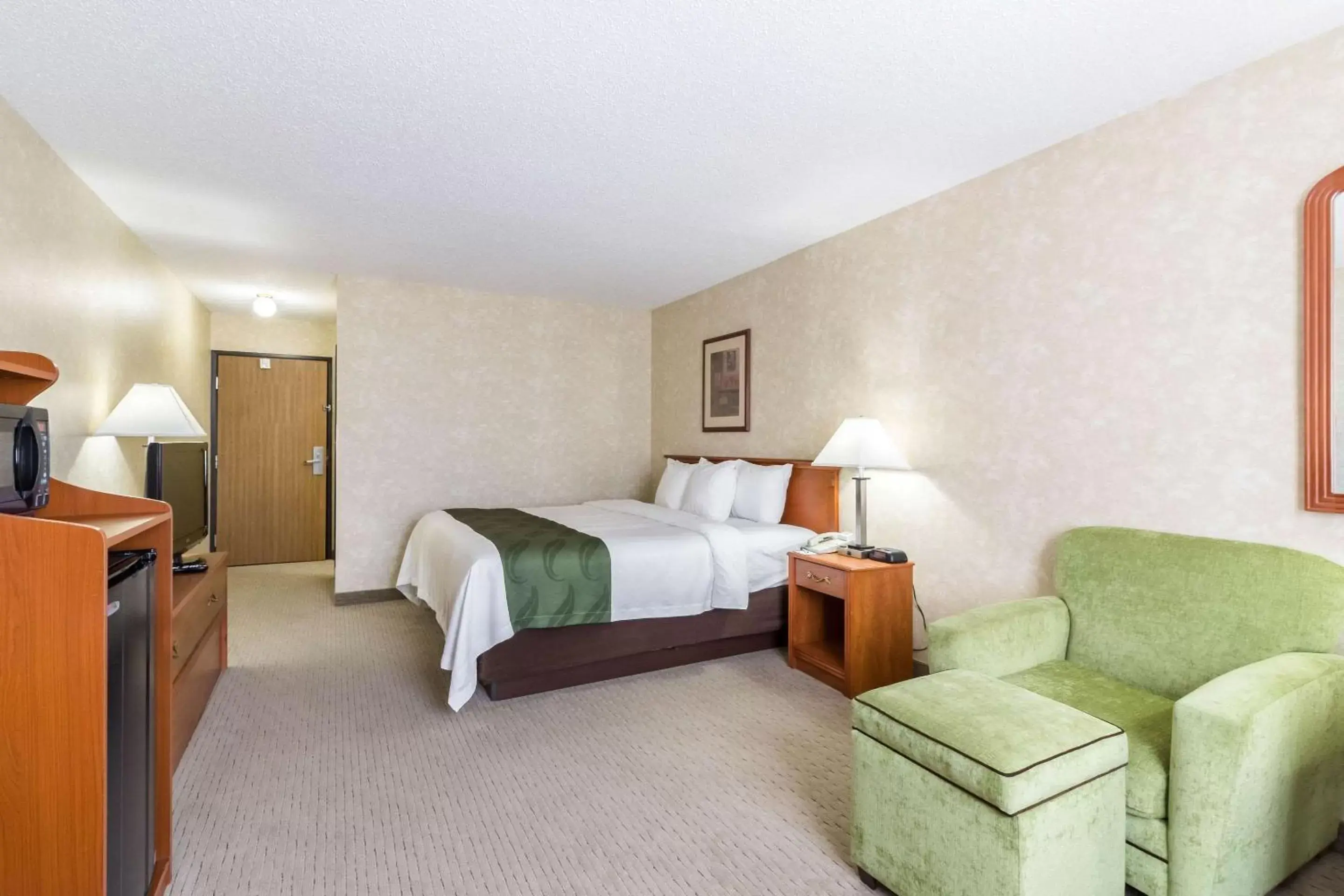 Photo of the whole room, Bed in Quality Inn - Marshall