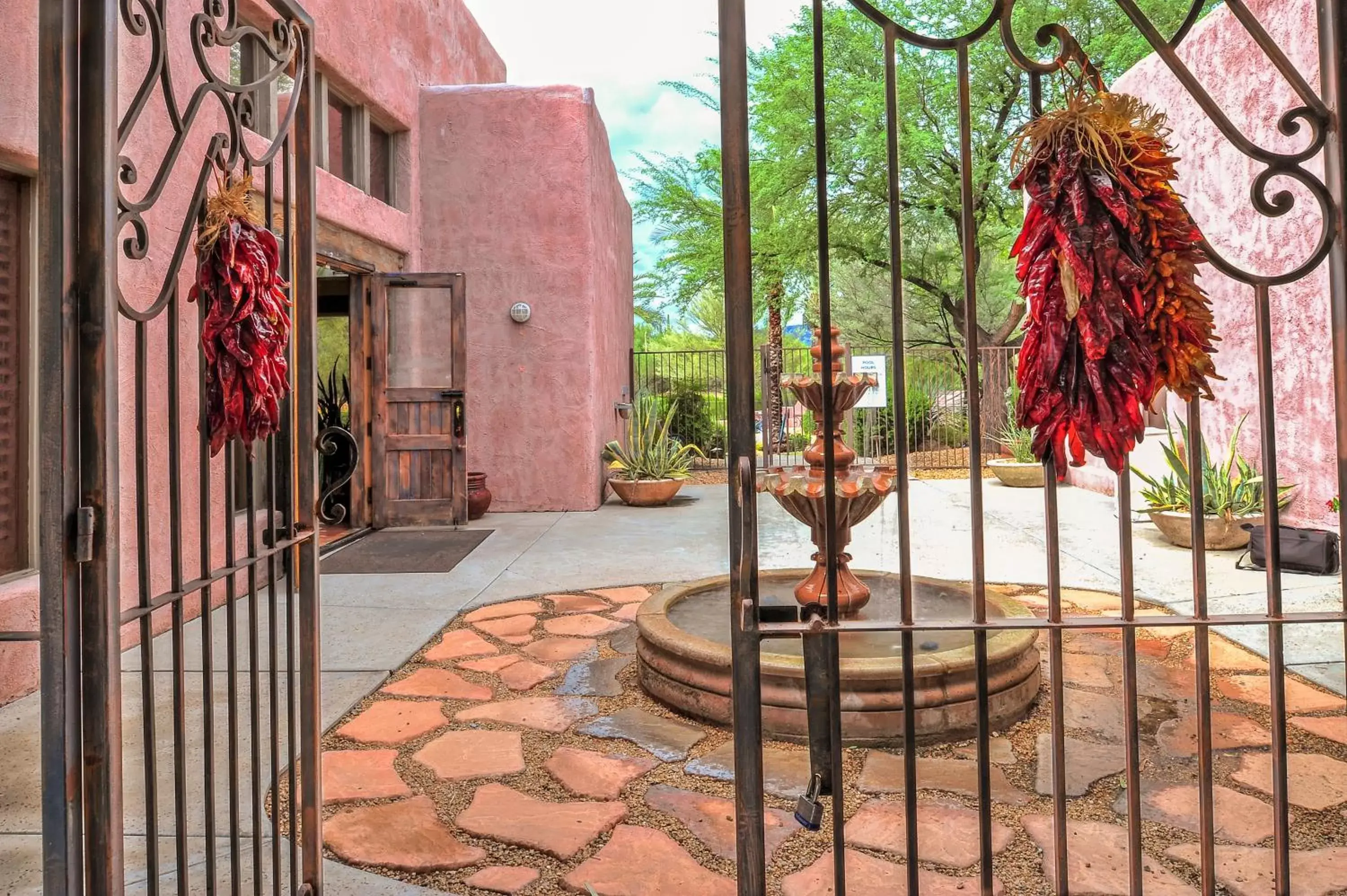 Property building, Patio/Outdoor Area in Hilton Vacation Club Rancho Manana