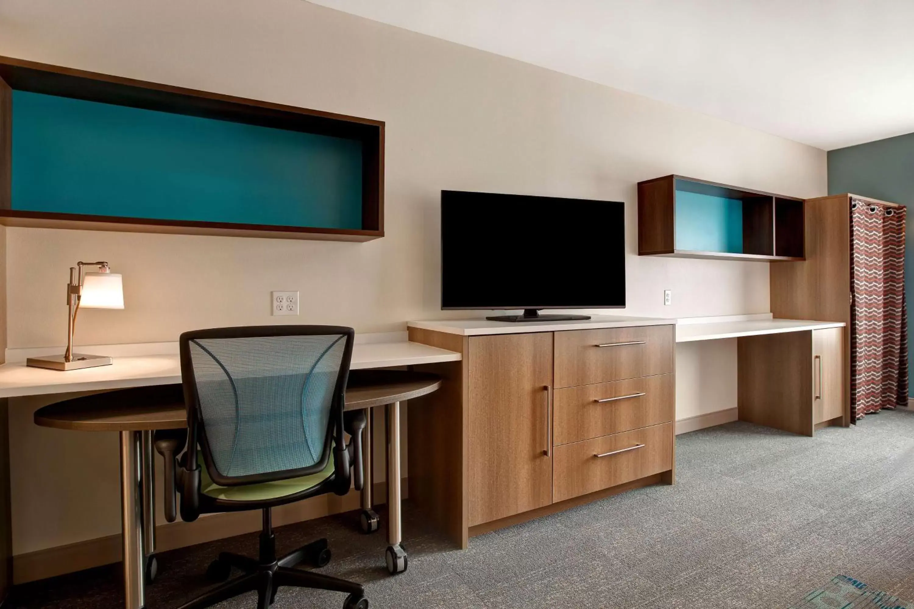 Bedroom, TV/Entertainment Center in Home2 Suites By Hilton Carmel Indianapolis