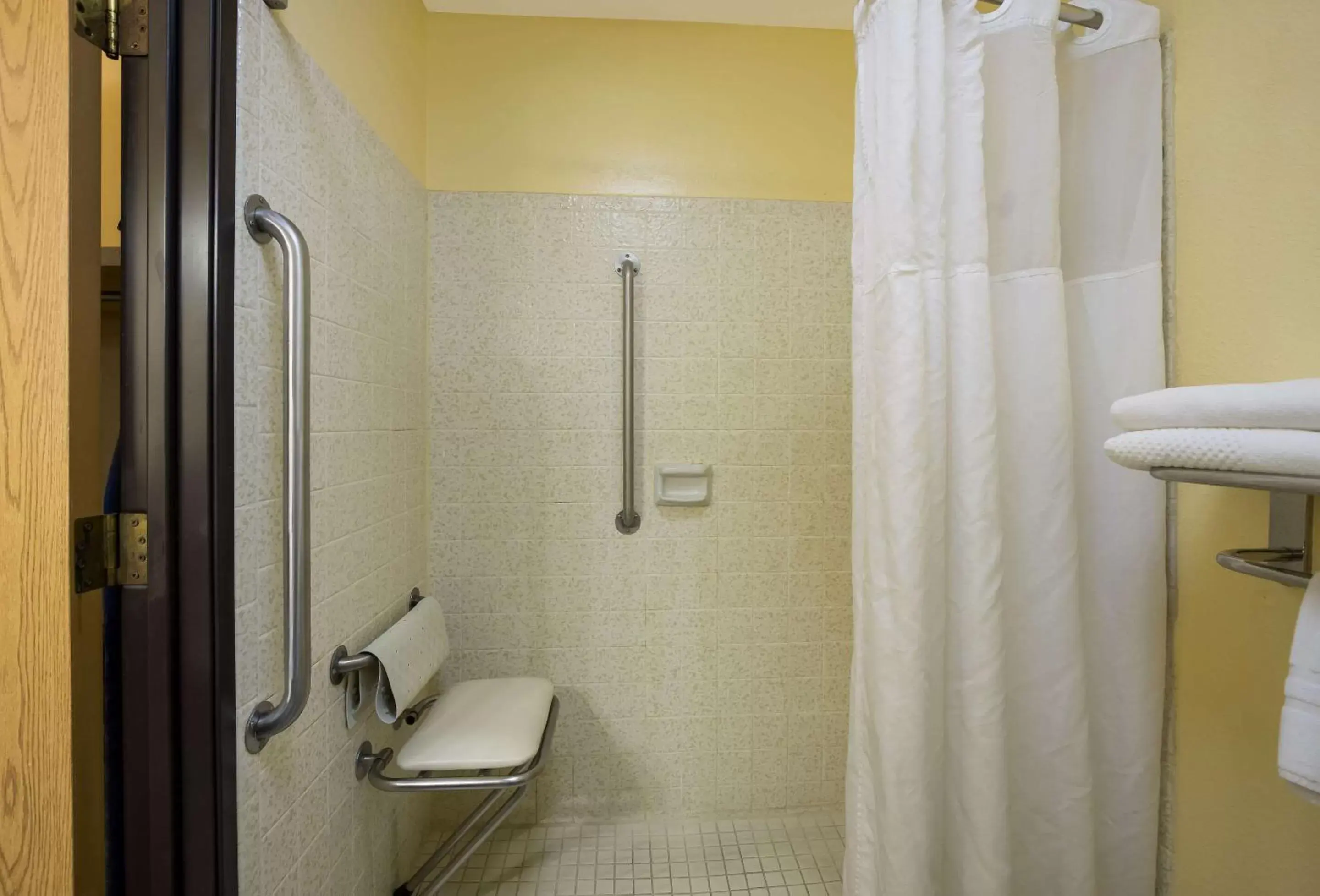 Bedroom, Bathroom in Quality Inn & Suites Medford Airport