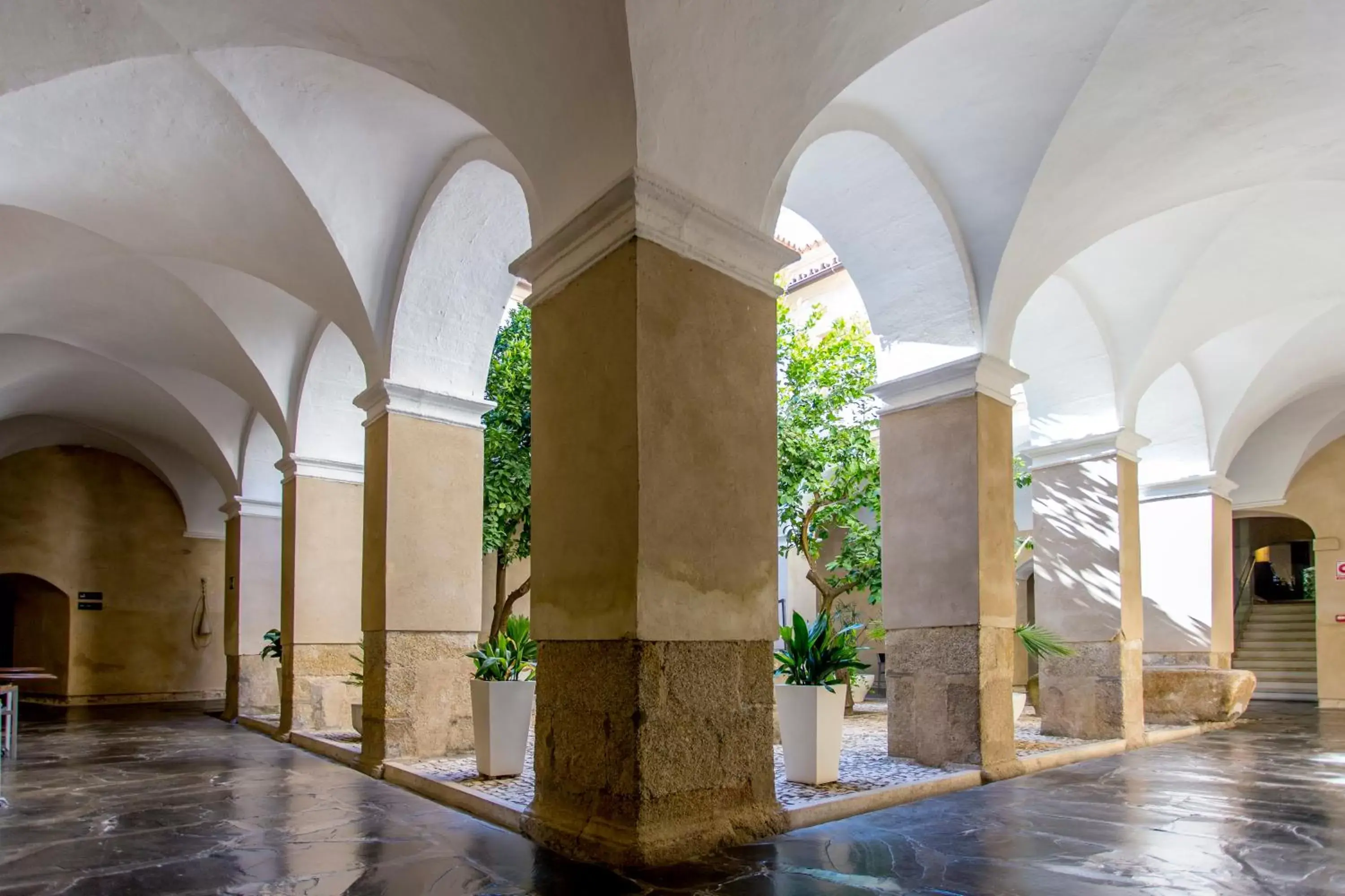 Patio in Hospedería Conventual de Alcántara