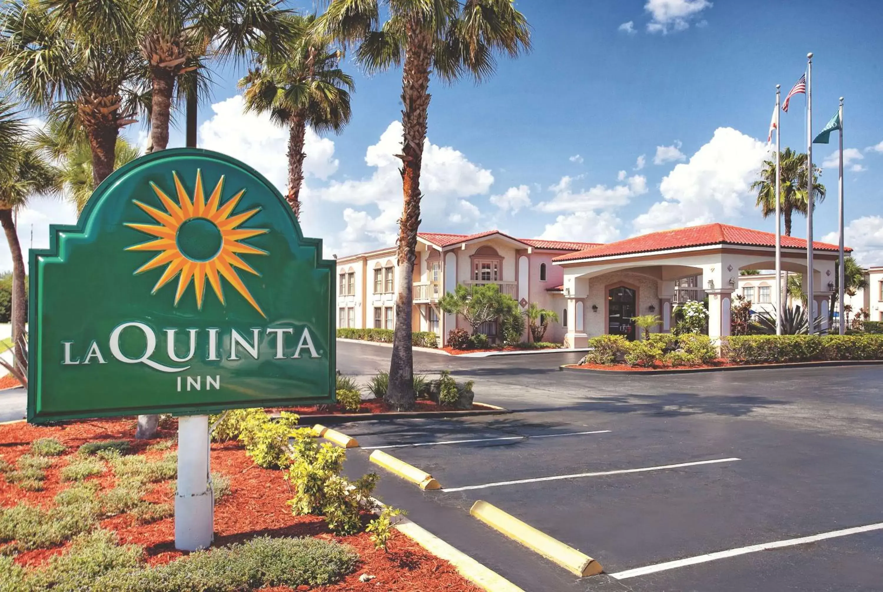 Property building in La Quinta Inn by Wyndham Orlando International Drive North Property building in La Quinta Inn by Wyndham Orlando International Drive North