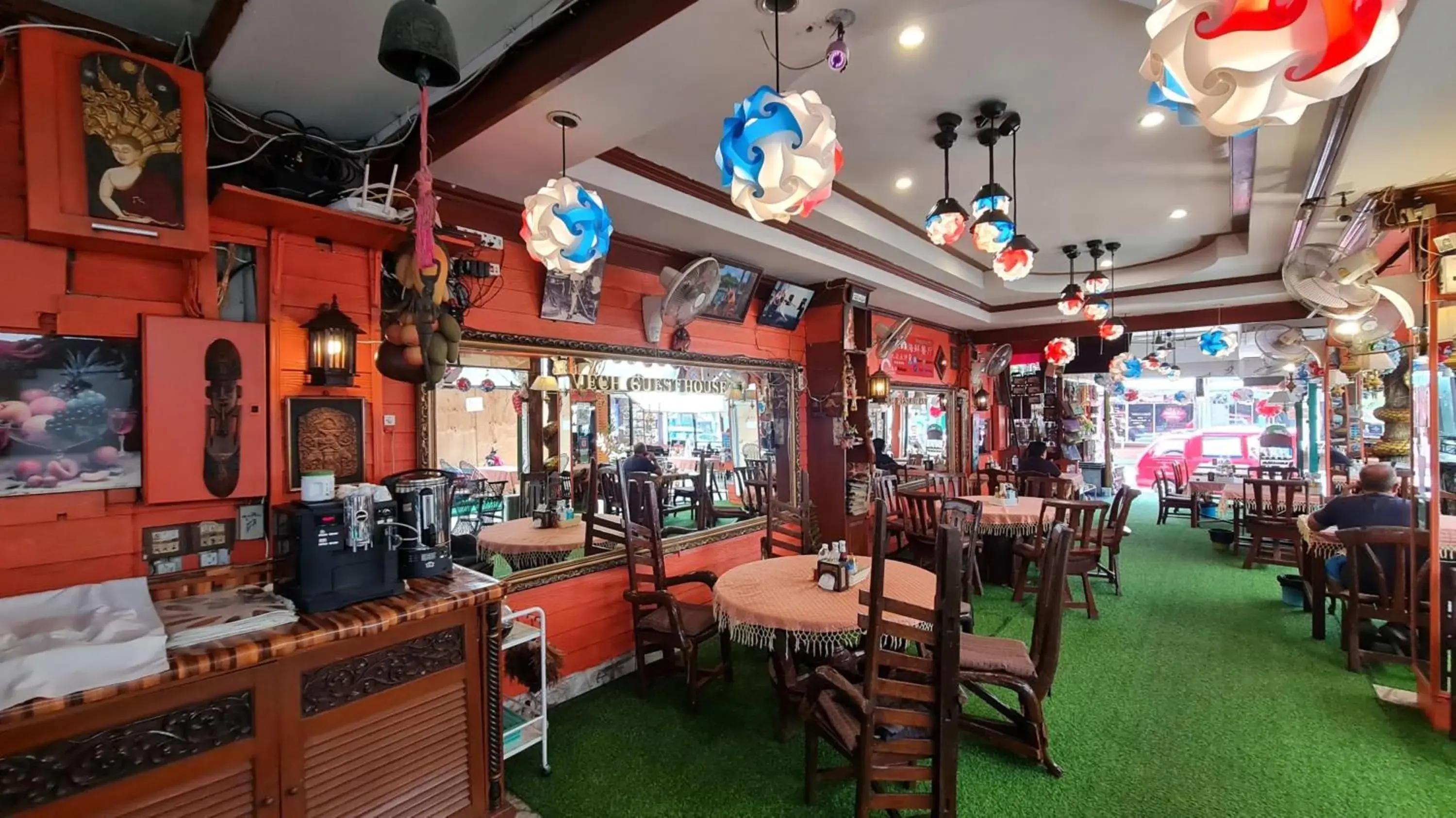 Restaurant/places to eat in Vech Guesthouse Patong Restaurant/places to eat in Vech Guesthouse Patong