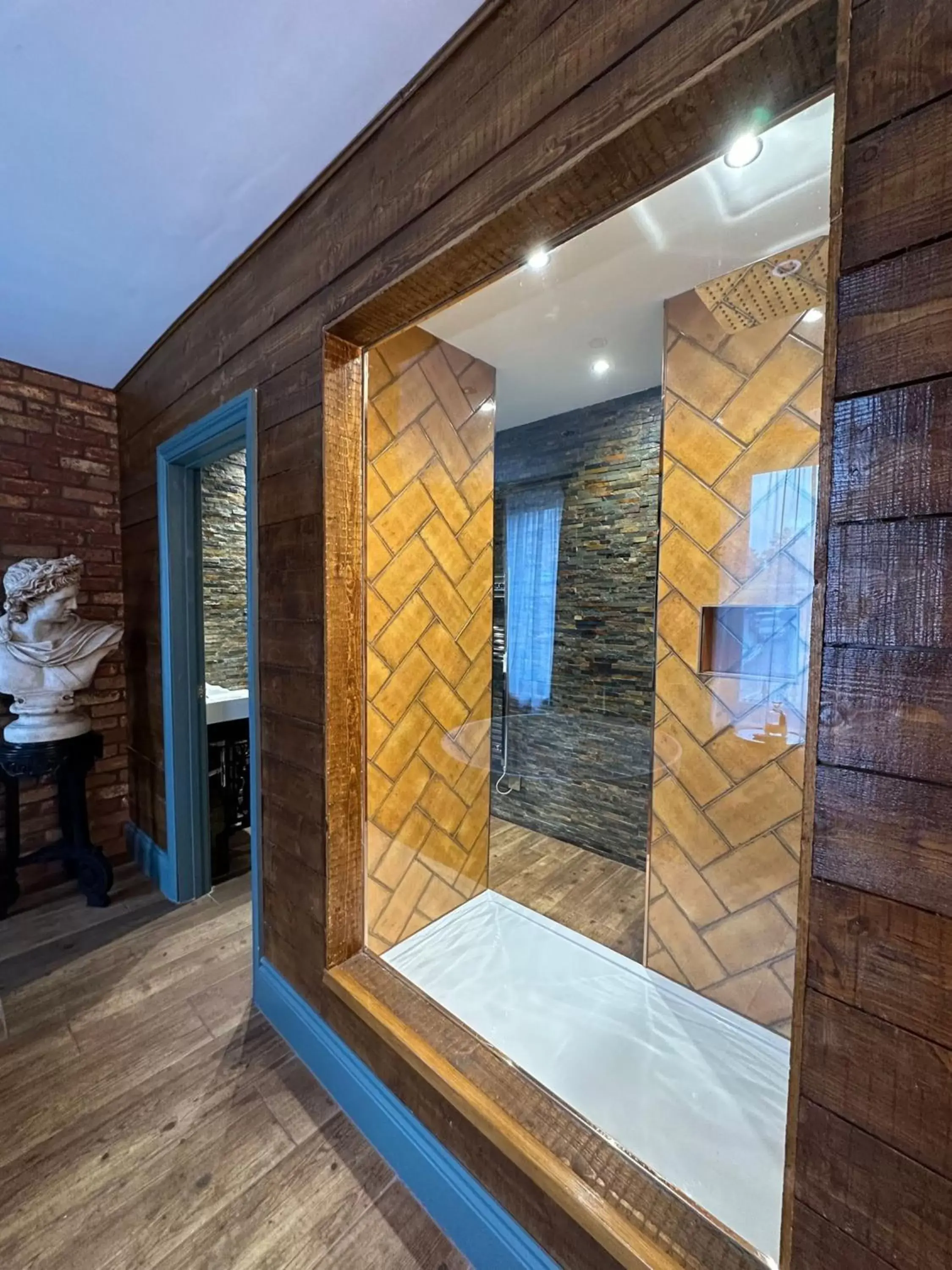 Bathroom in OYO The Townhouse