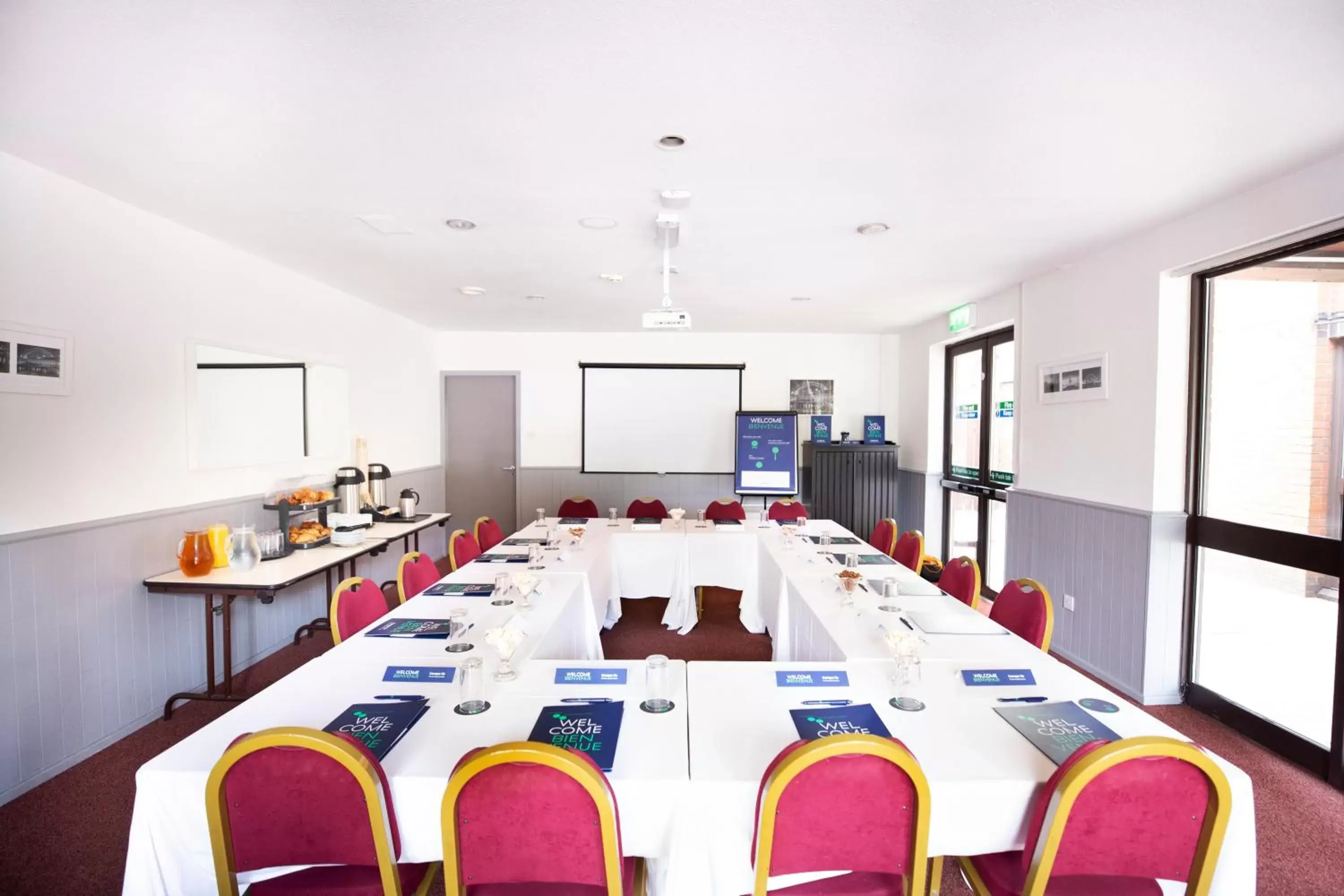 Meeting/conference room in Campanile Hotel Runcorn