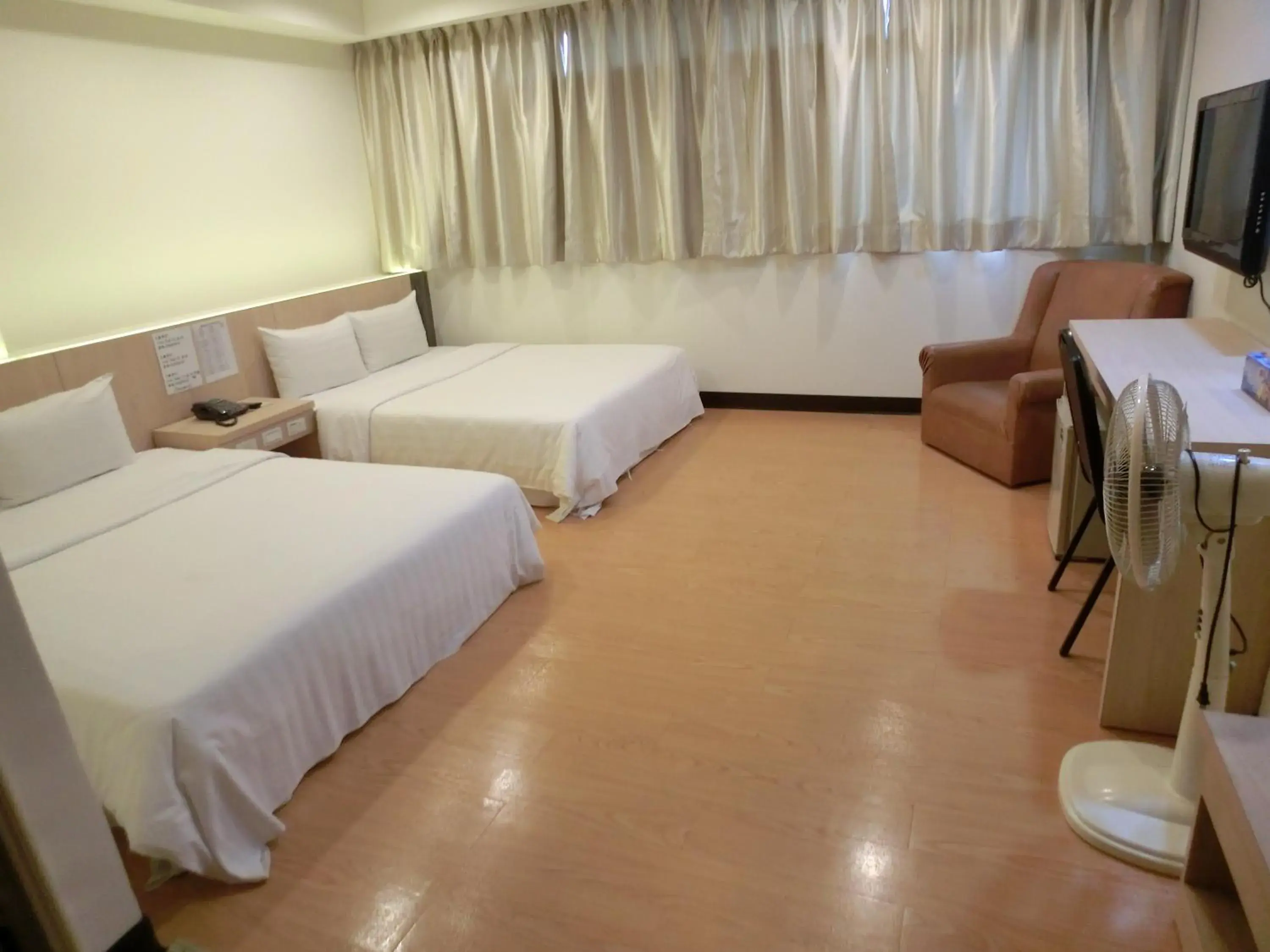 Photo of the whole room, Bed in Lotus Yuan Business Hotel