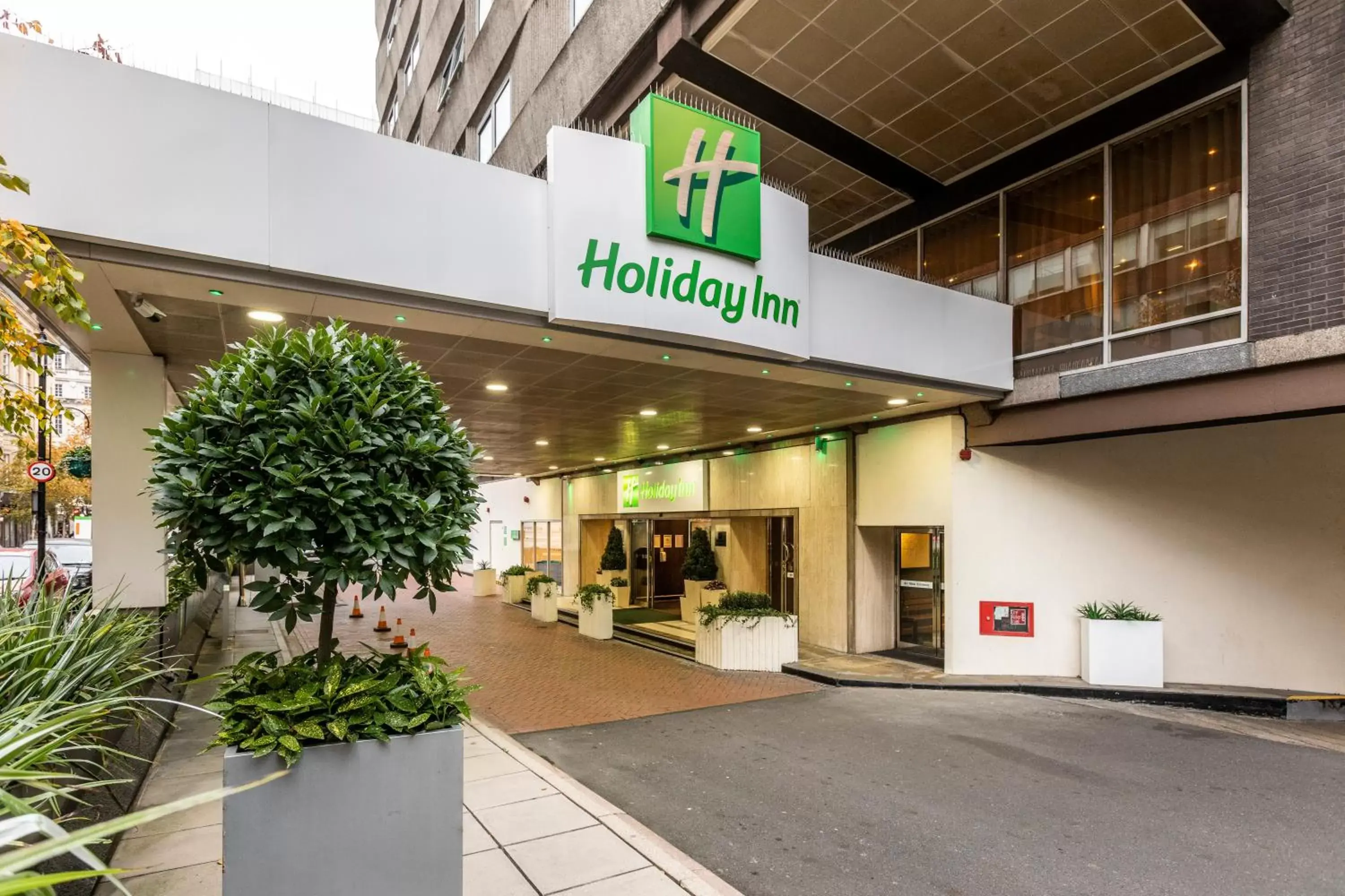 Facade/entrance in Holiday Inn London - Regent's Park by IHG Facade/entrance in Holiday Inn London - Regent's Park by IHG