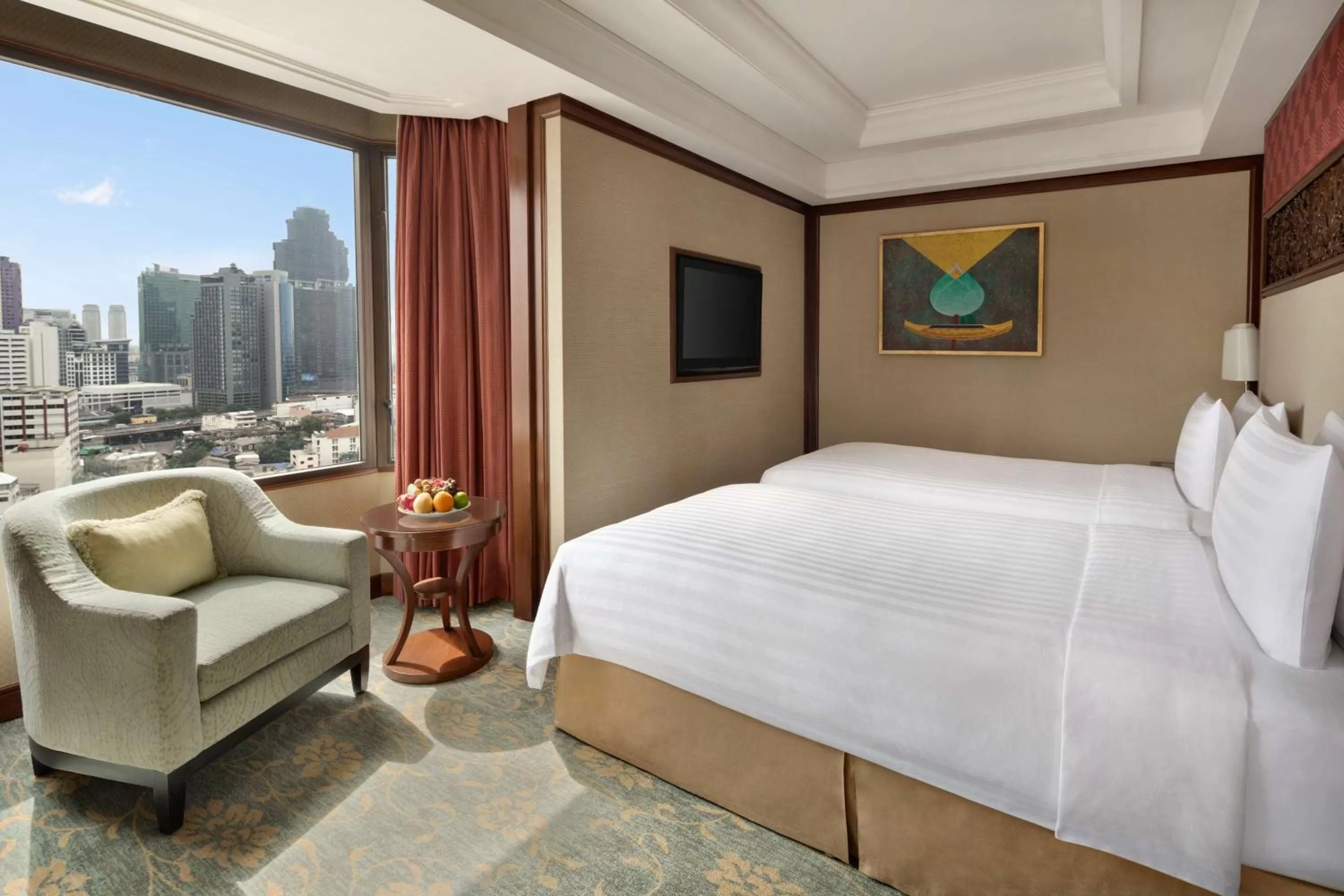 Photo of the whole room, Bed in Shangri-La Bangkok
