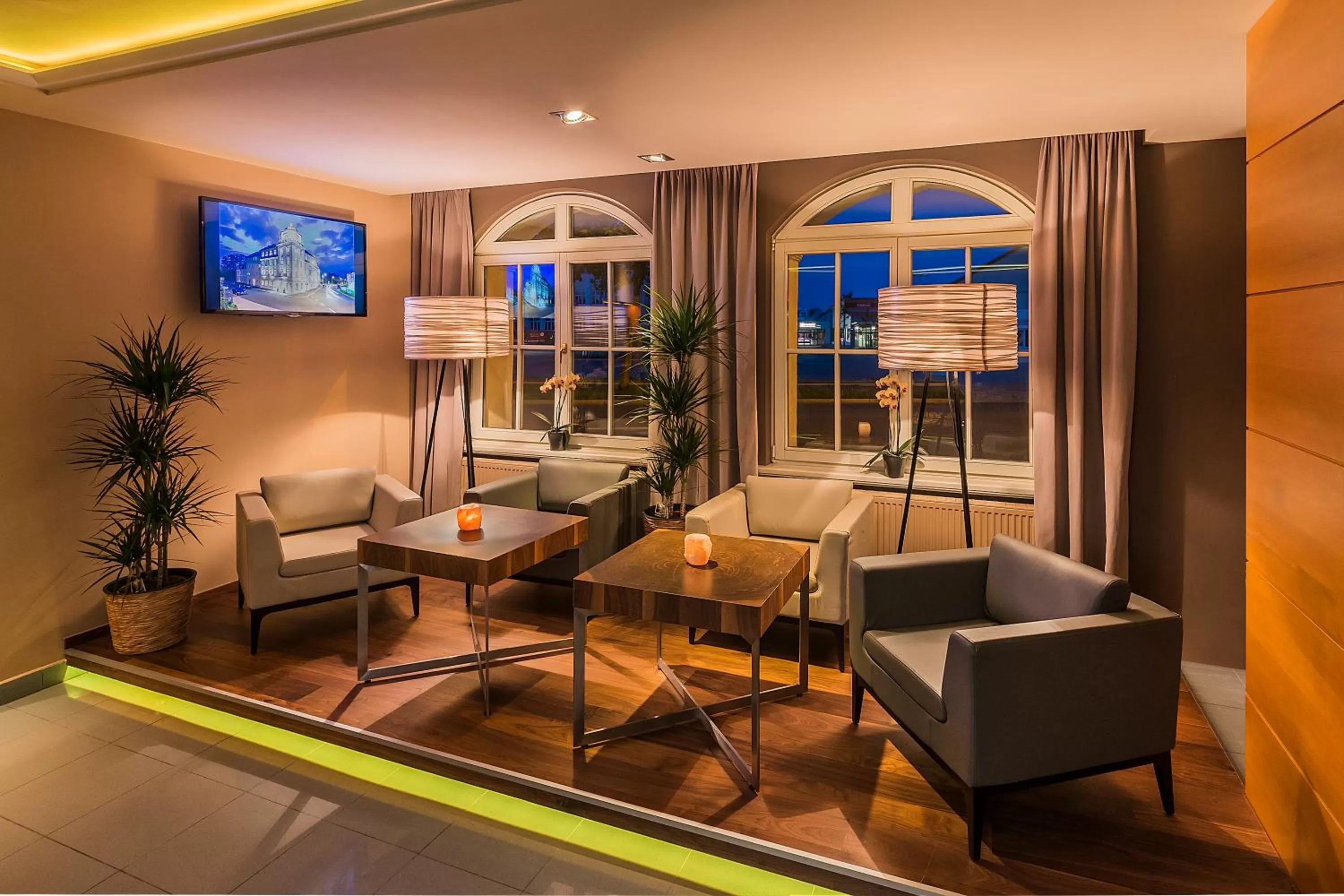 Communal lounge/ TV room in Hotel Alekto