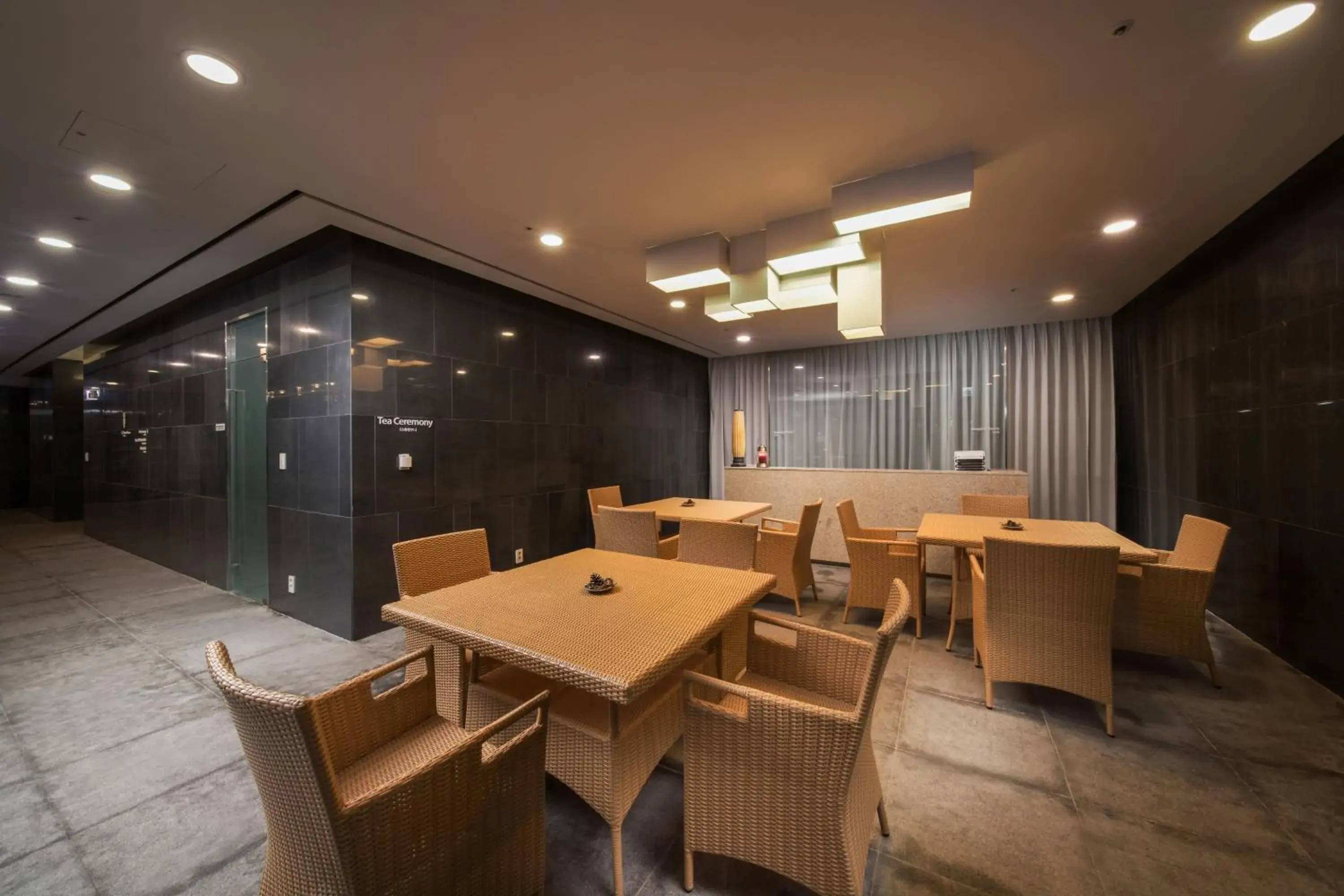Spa and wellness centre/facilities, Restaurant/Places to Eat in We Hotel Jeju