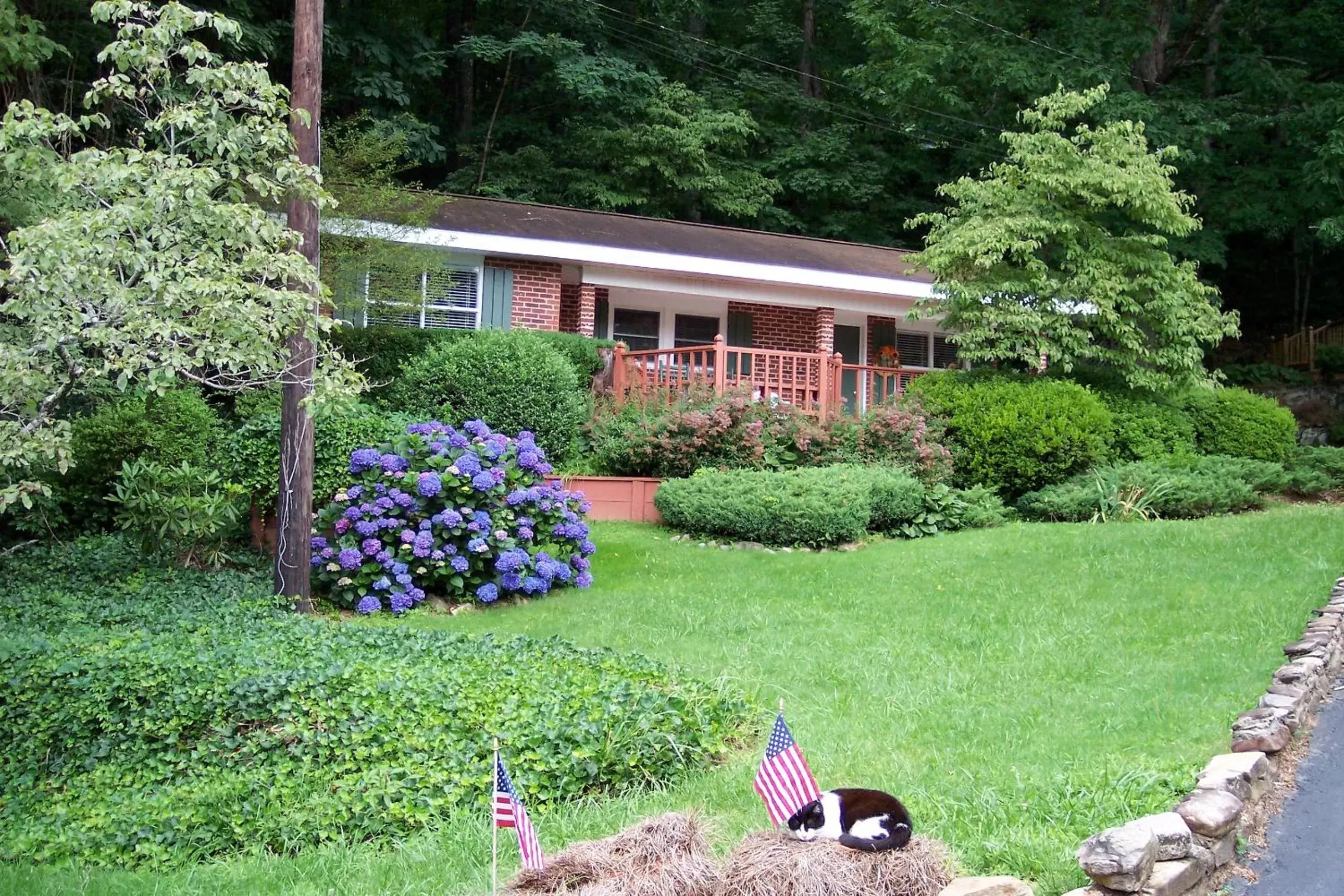 Property building, Garden in Mountain Aire Cottages & Inn