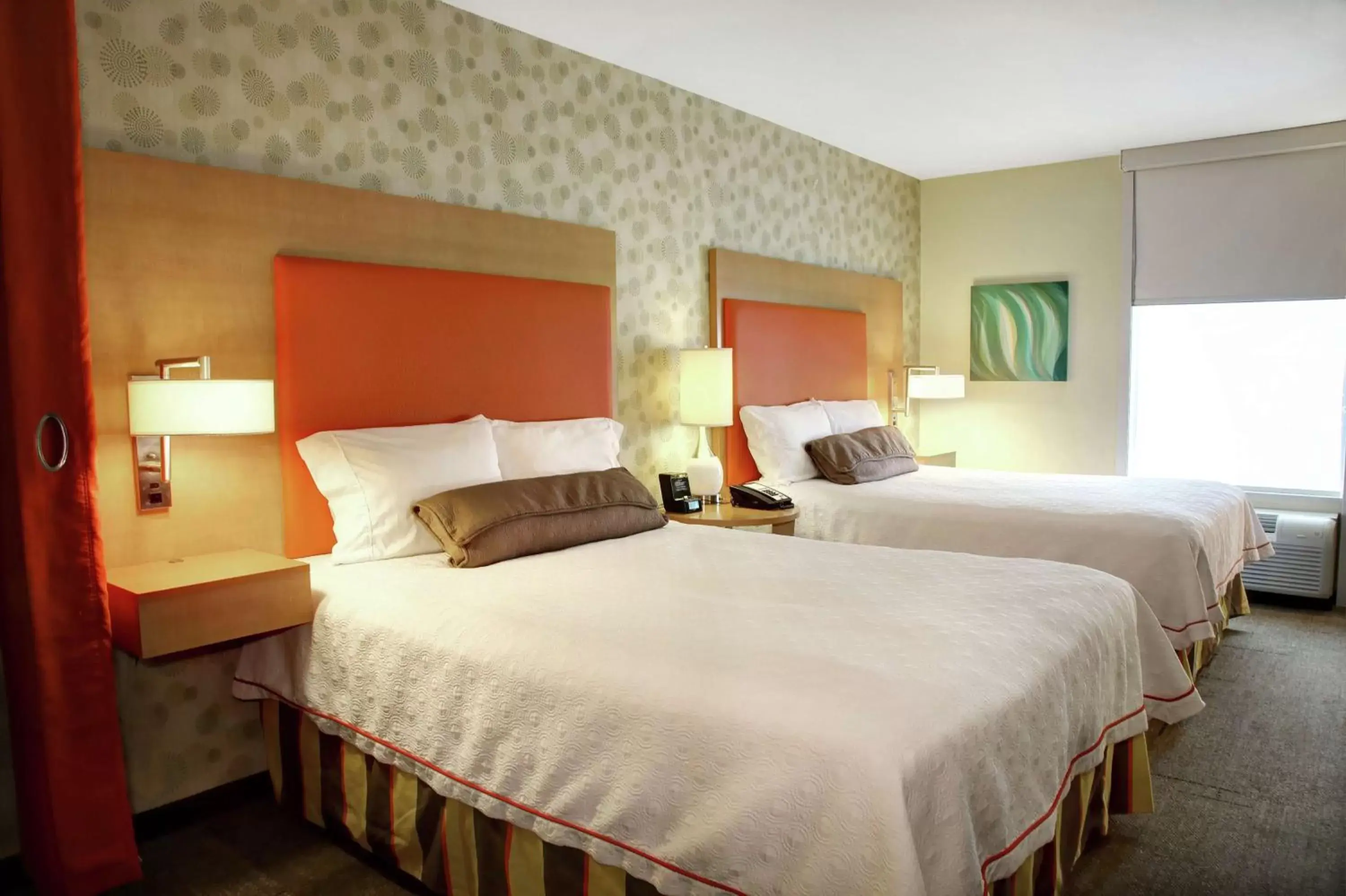 Bed in Home2 Suites by Hilton Baltimore/White Marsh