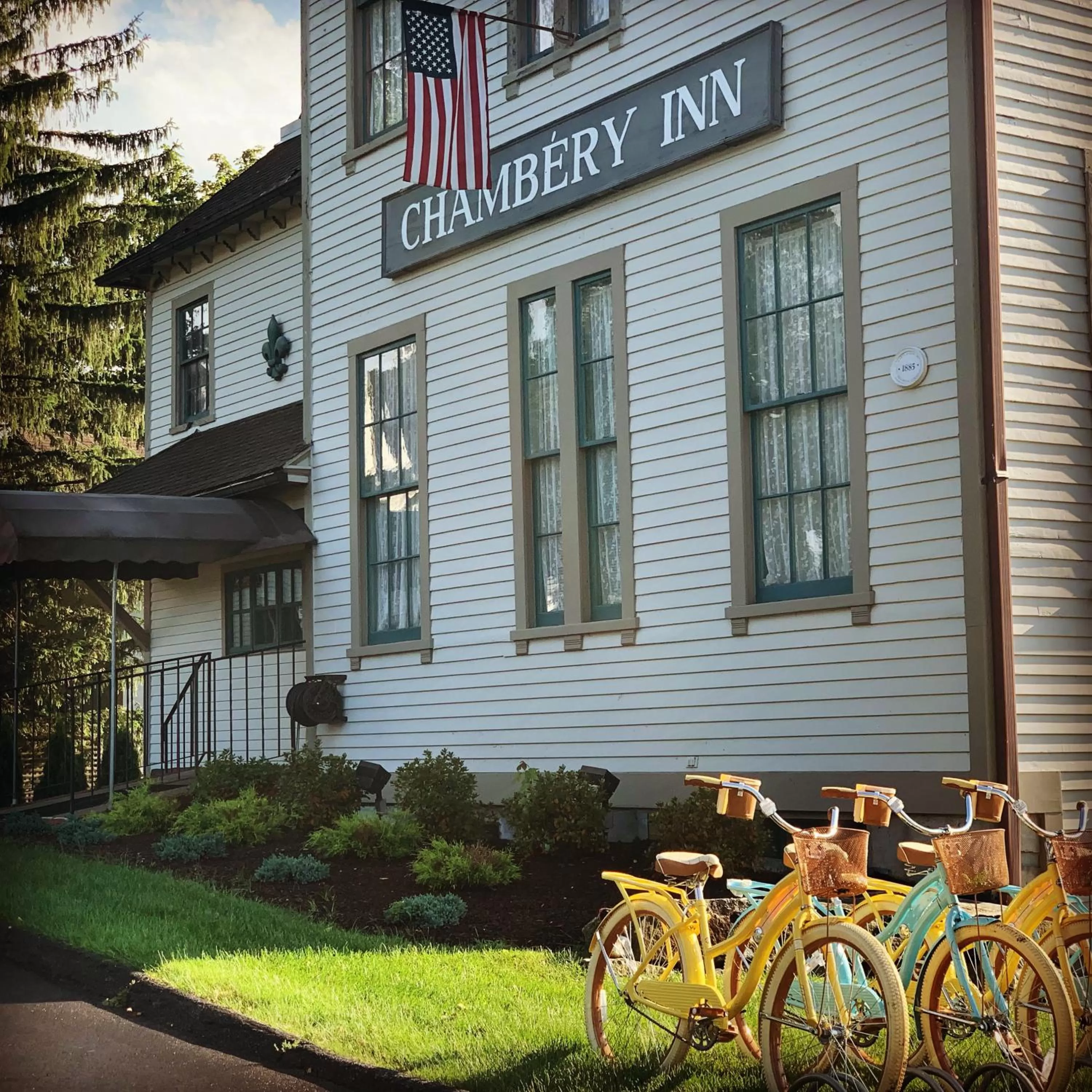 Facade/entrance in Chambery Inn