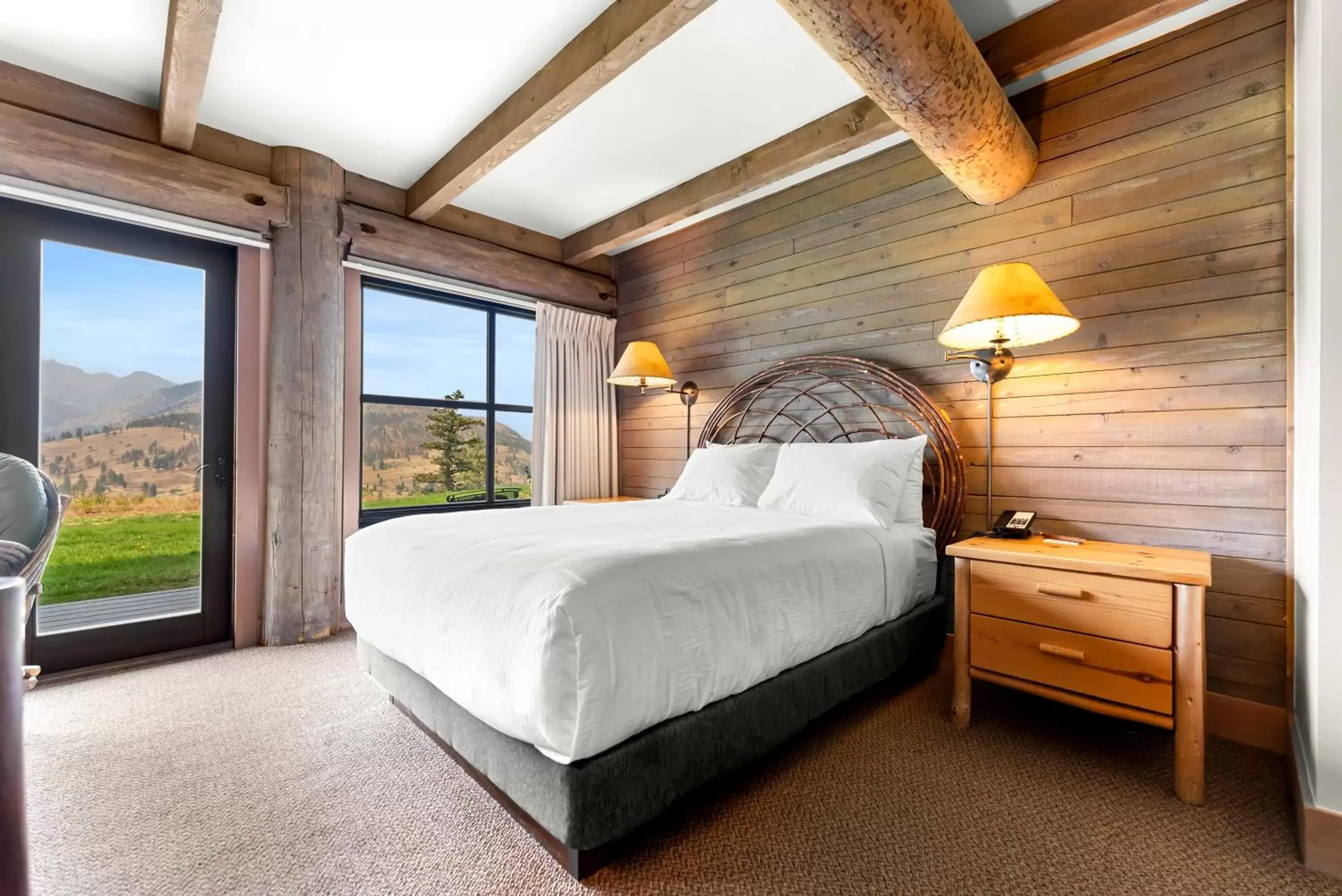View (from property/room), Bed in Sun Mountain Lodge