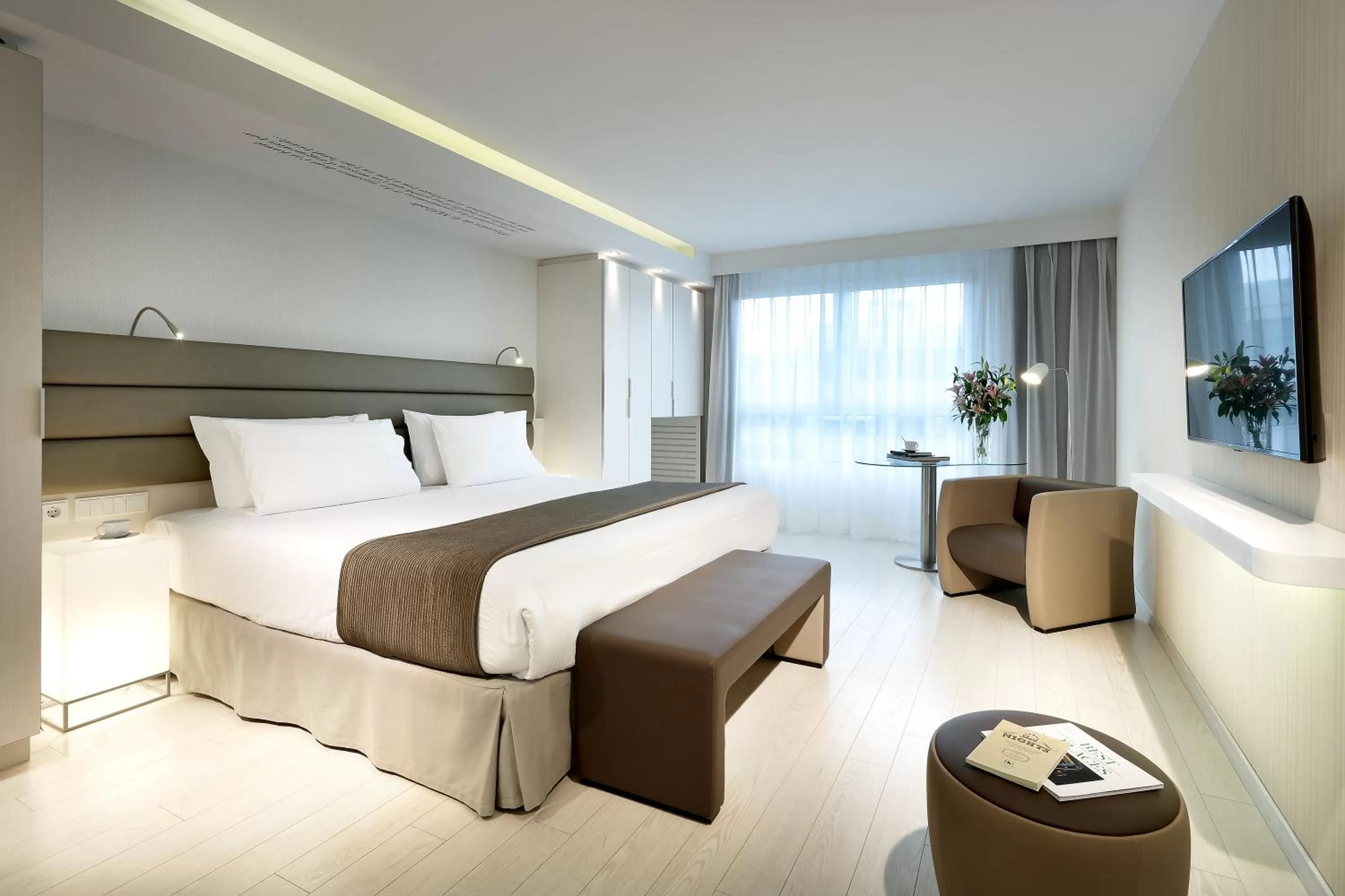 Photo of the whole room, Bed in Eurostars Book Hotel