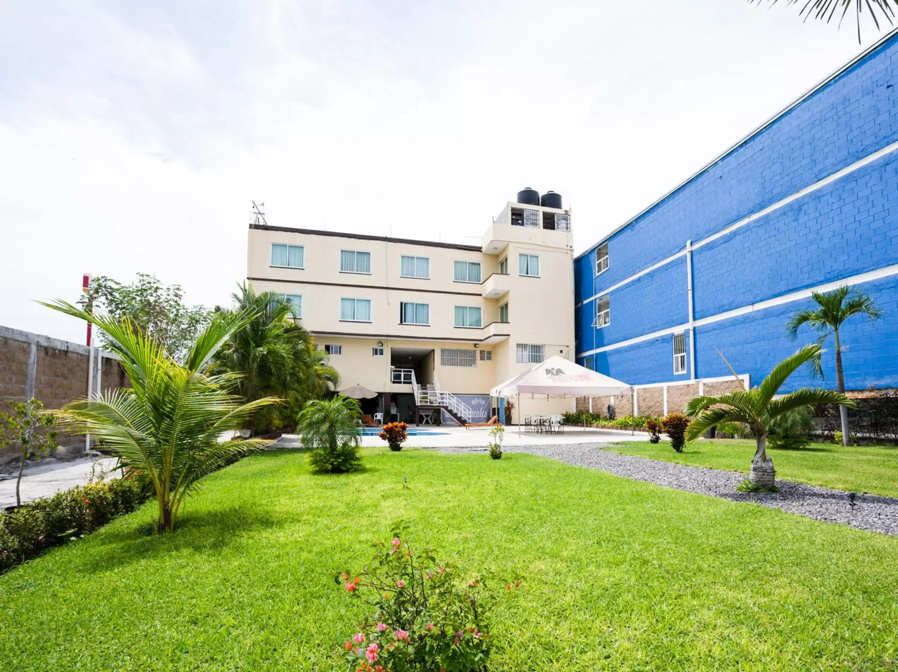 Facade/entrance, Property Building in Capital O Hotel Los Caracoles, Acapulco