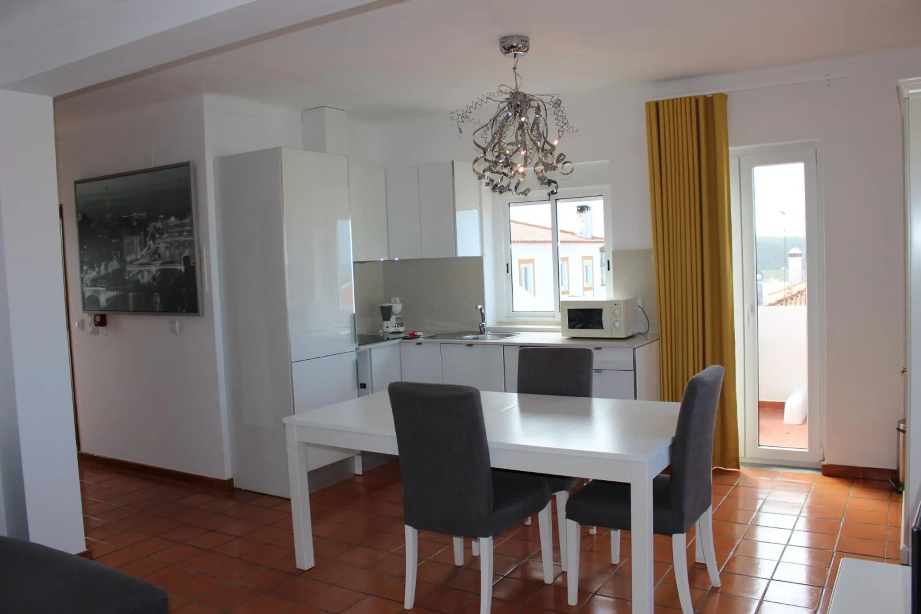 Kitchen or kitchenette, Dining Area in Castilho Flats by AC Hospitality Management
