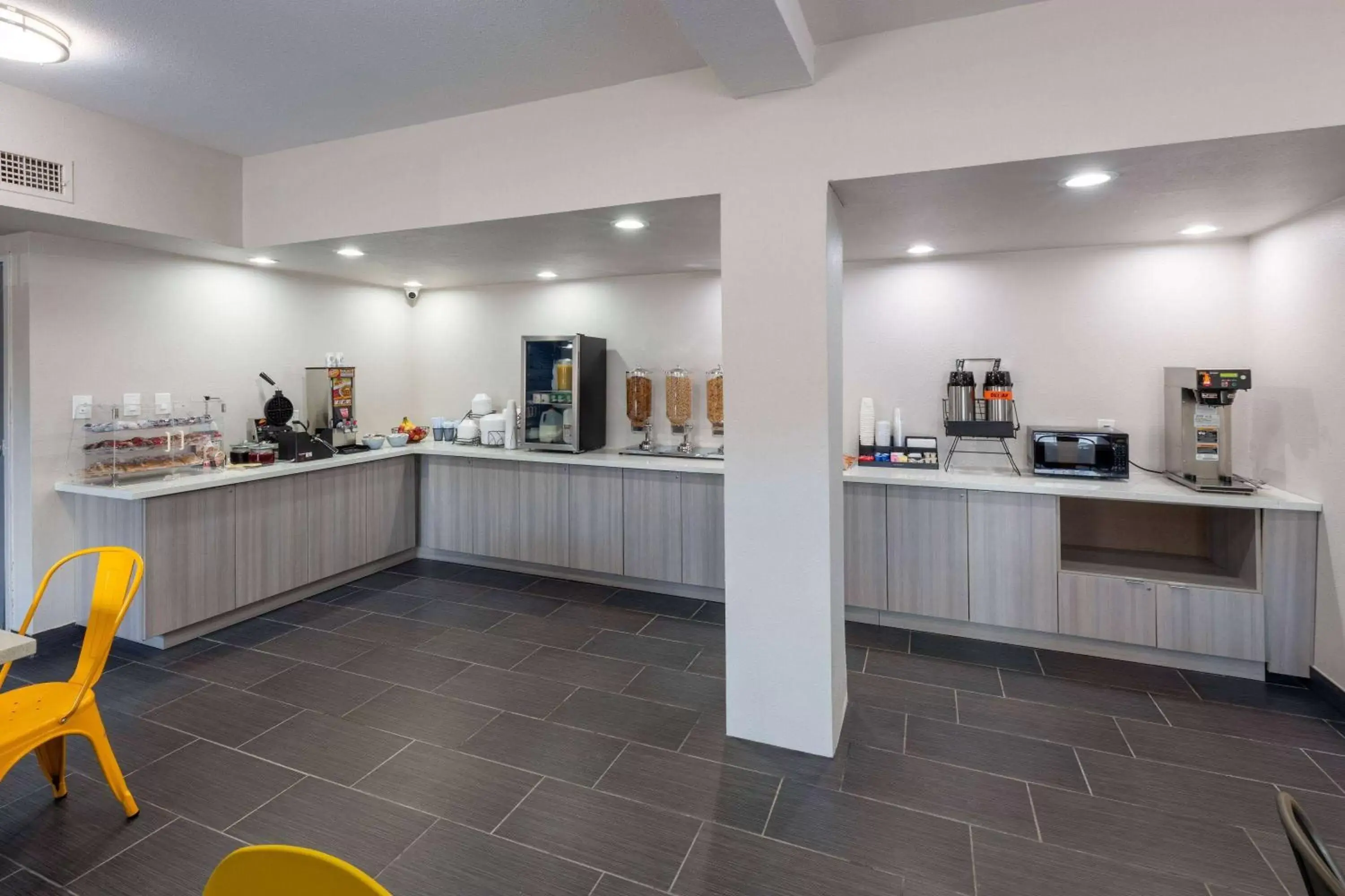 Breakfast in Microtel Inn & Suites by Wyndham Bossier City Breakfast in Microtel Inn & Suites by Wyndham Bossier City