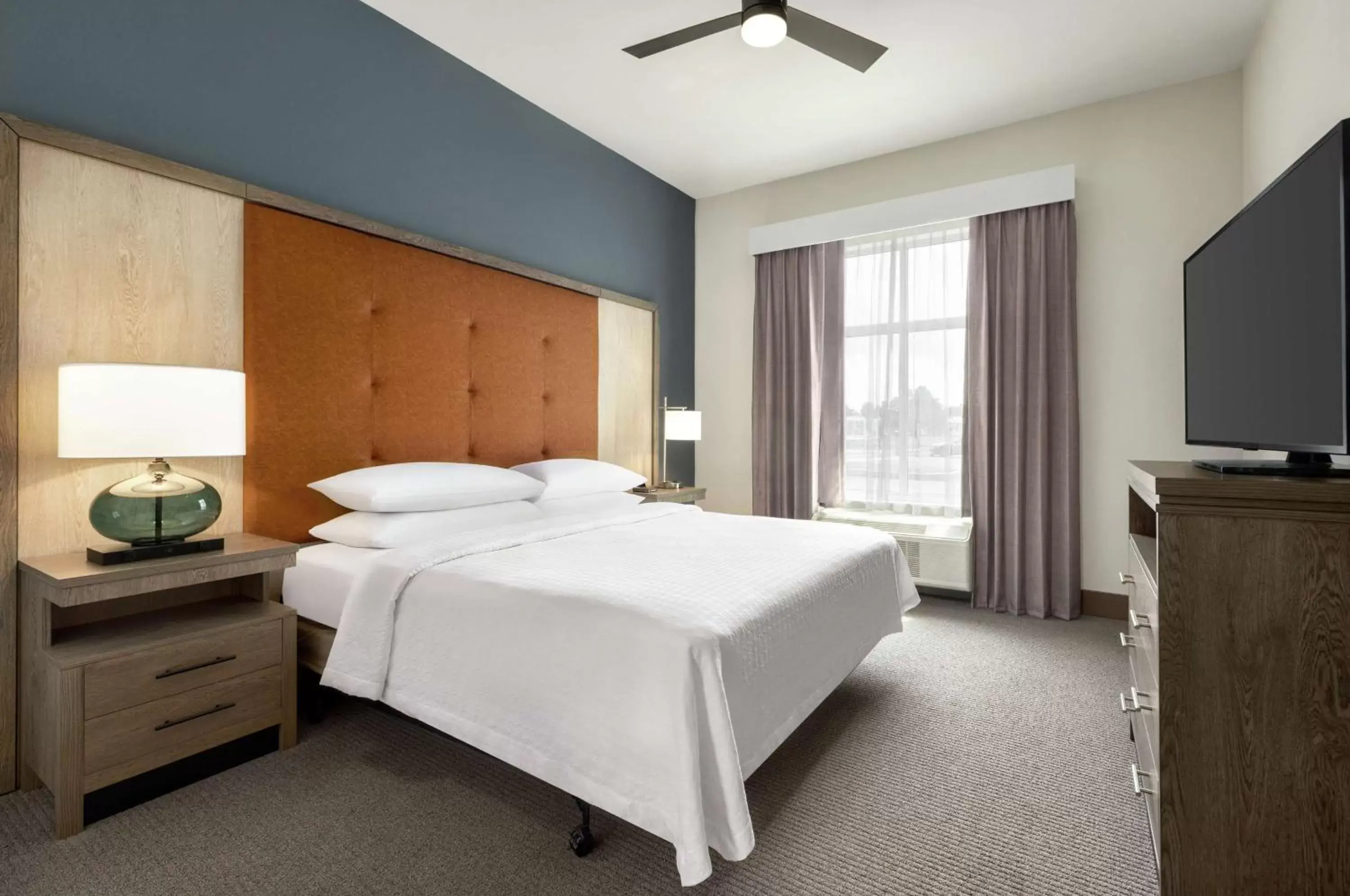 Bed in Homewood Suites By Hilton Carlisle