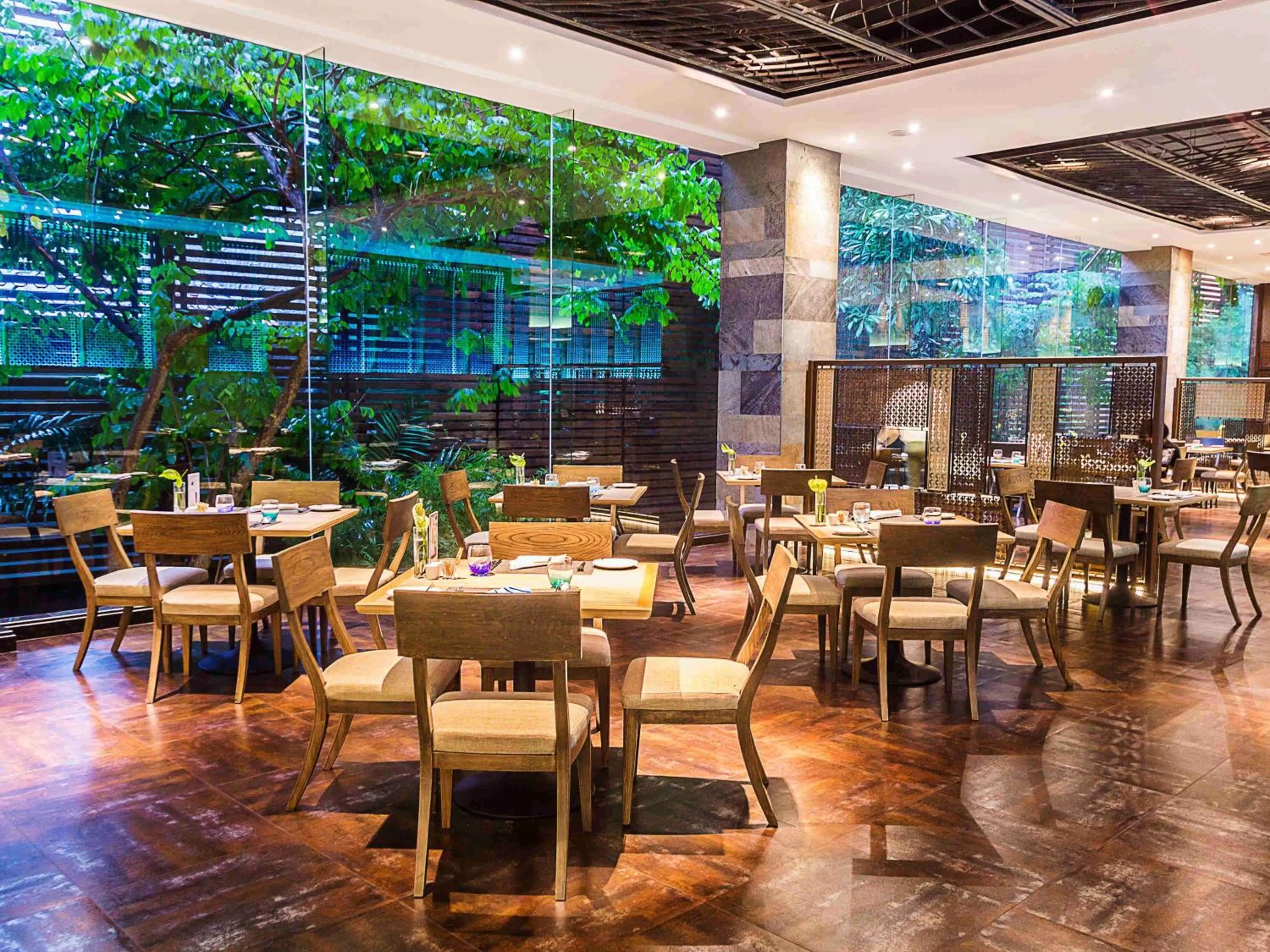 Restaurant/places to eat in Swissotel Bangkok Ratchada