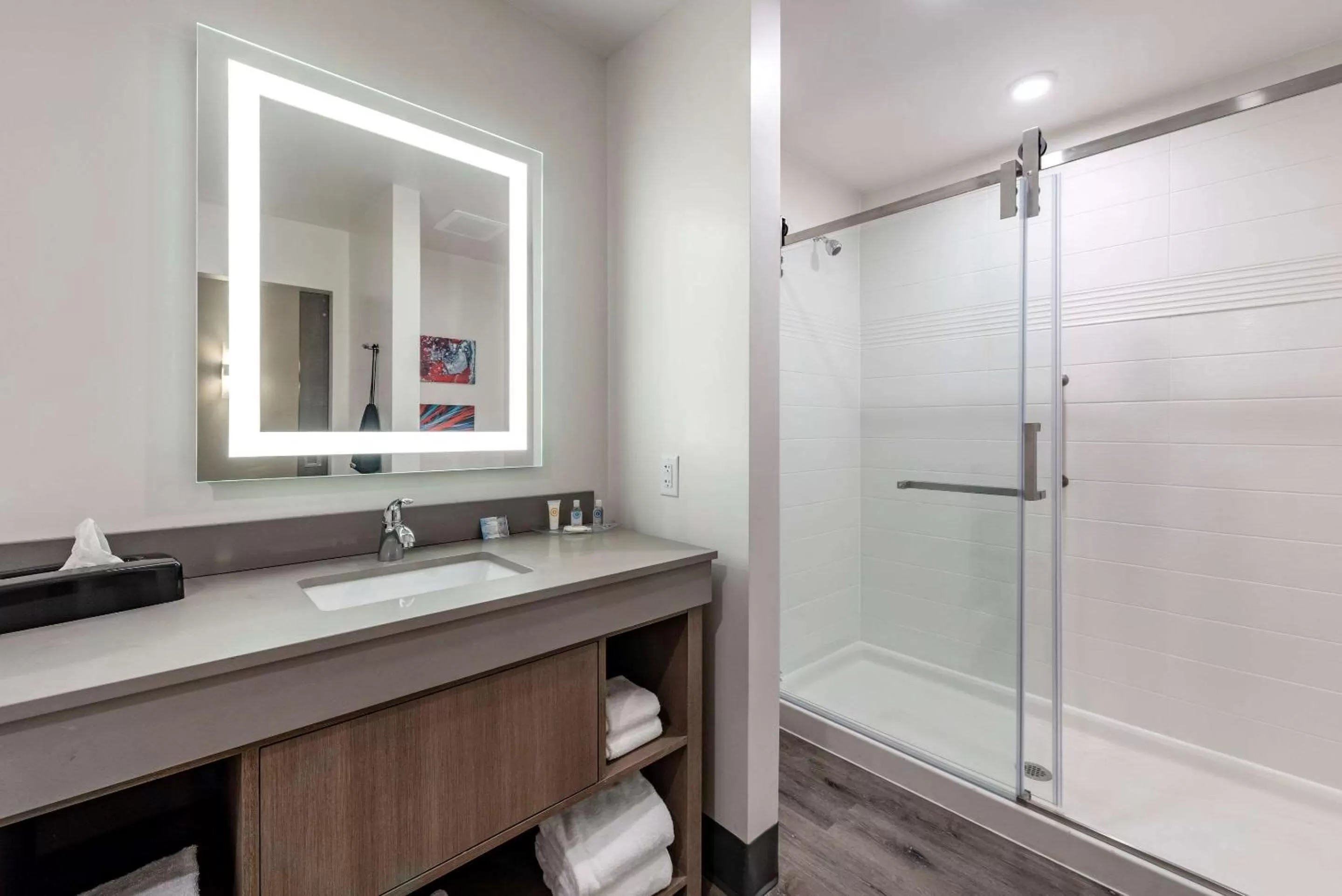 Bedroom in Comfort Suites Colorado Springs East - Medical Center Area