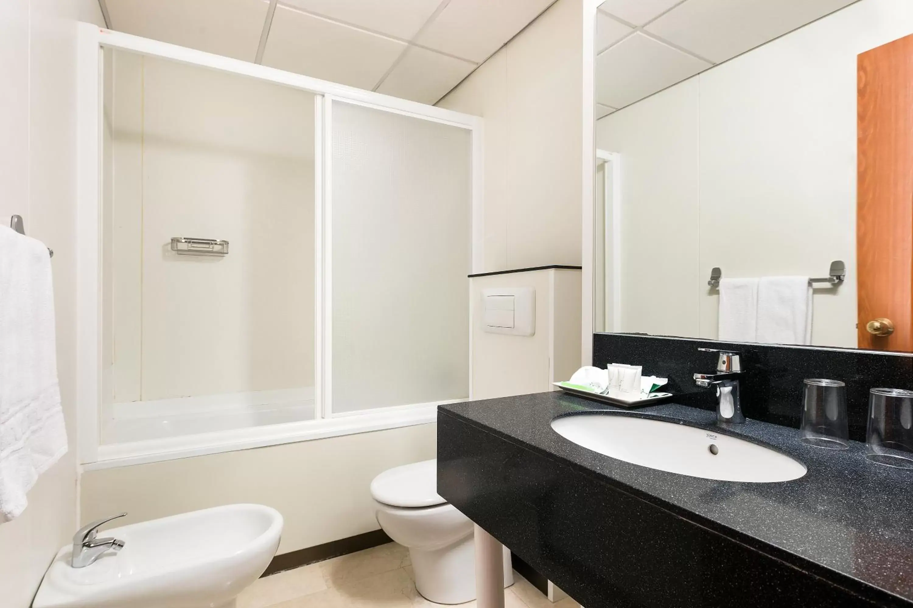 Bathroom in Hotel Condal